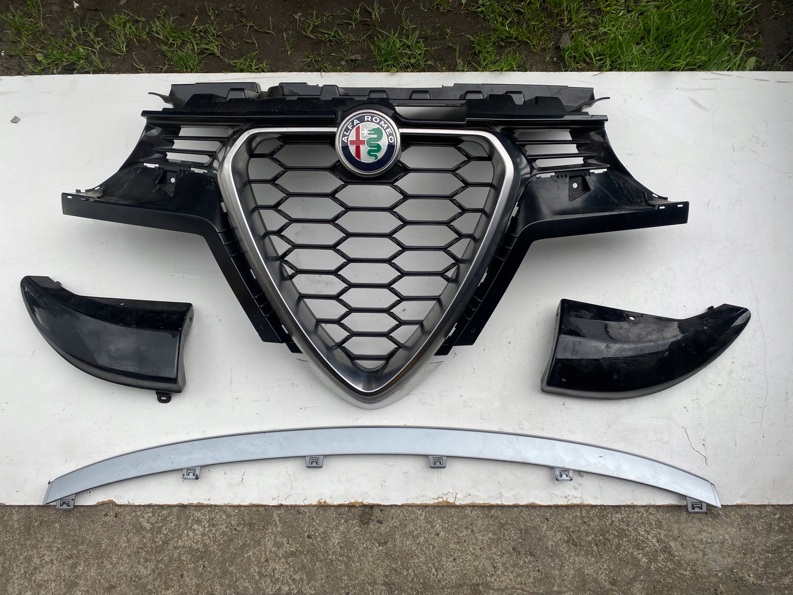 Kühlergrill Alfa Romeo TONALE FRONTGRILL Kühlergitter