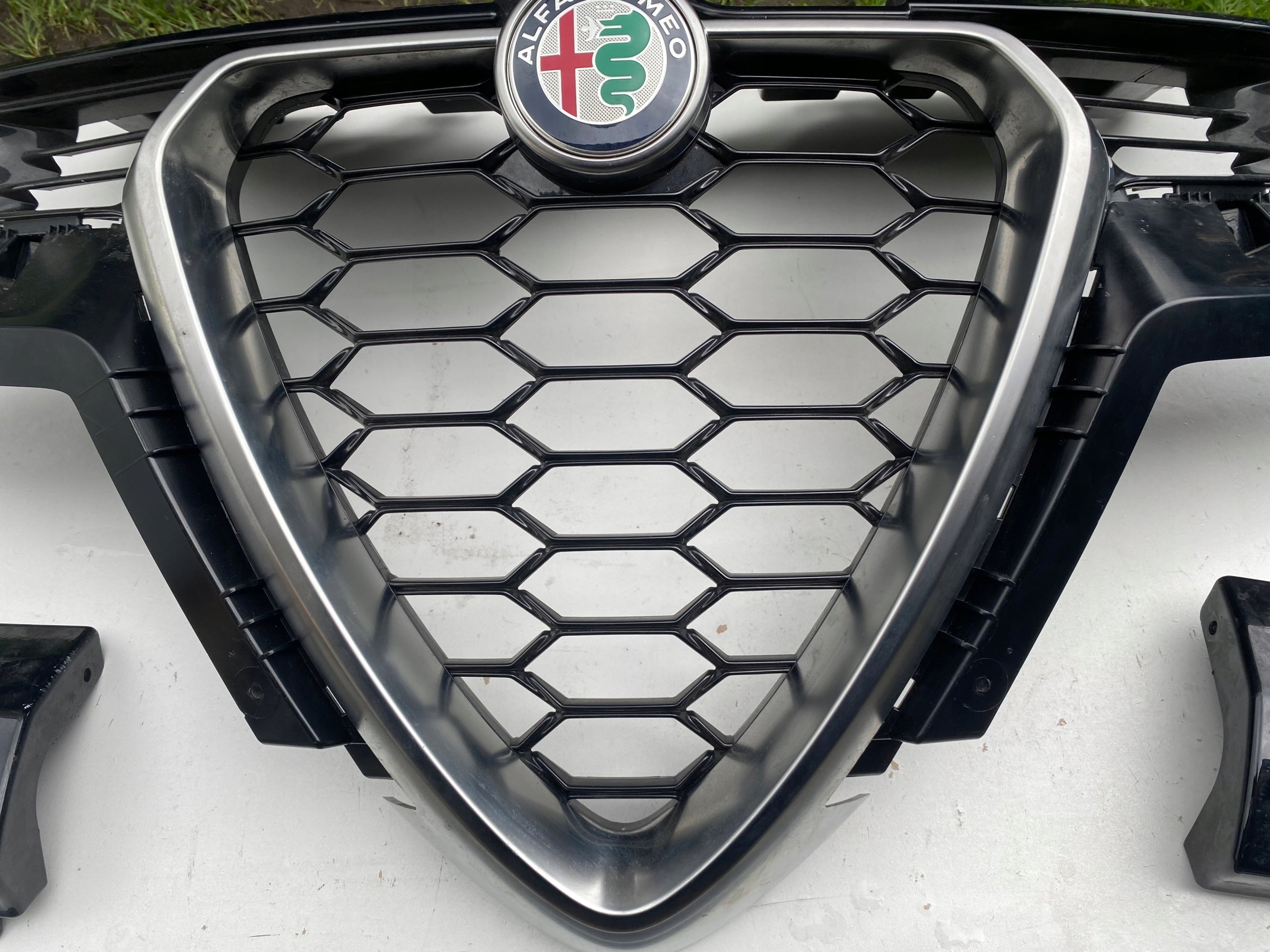 Kühlergrill Alfa Romeo TONALE FRONTGRILL Kühlergitter