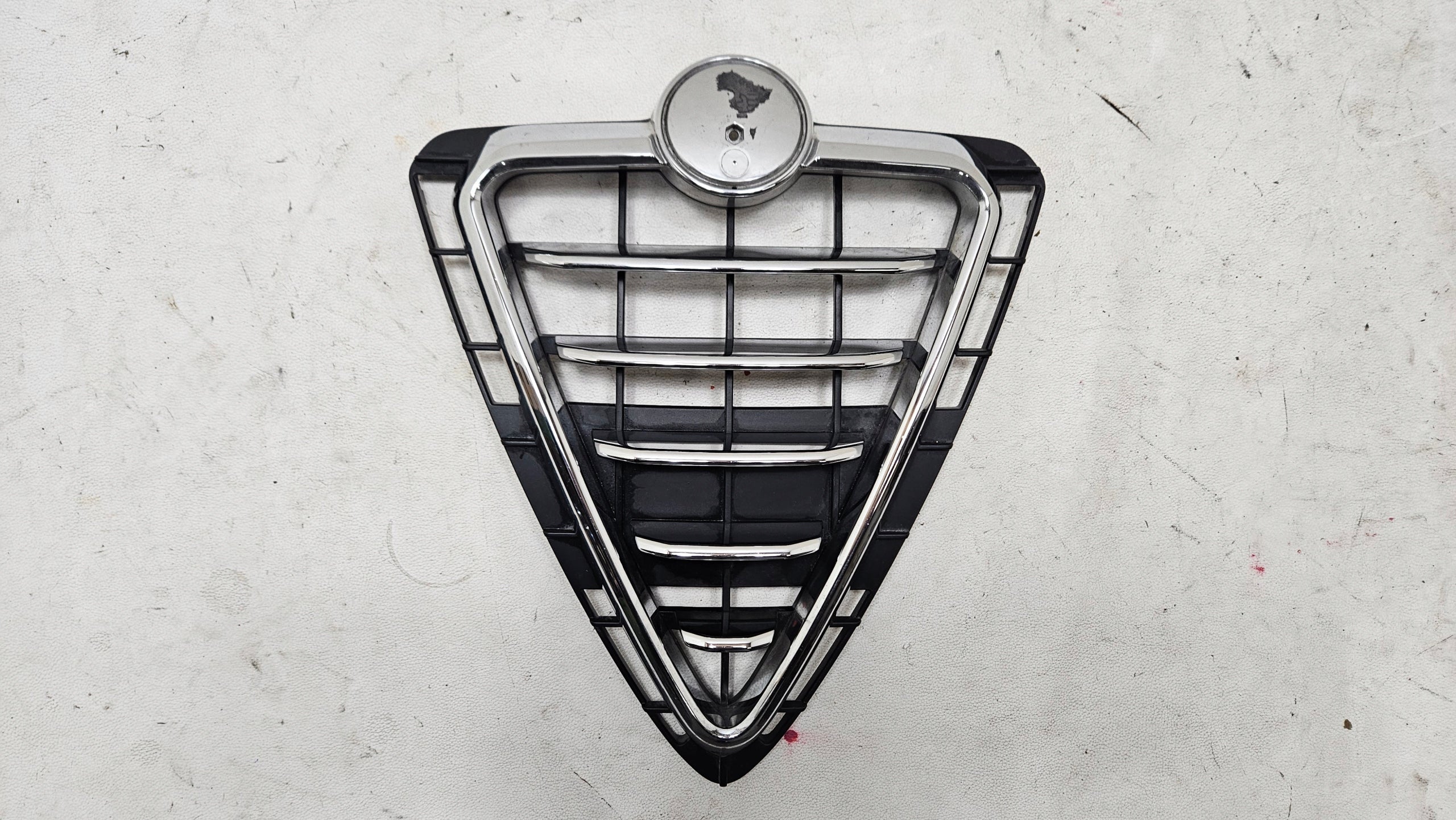  Kühlergrill Alfa Romeo GIULIETTA 156 FRONTGRILL 156085889 Kühlergitter product image