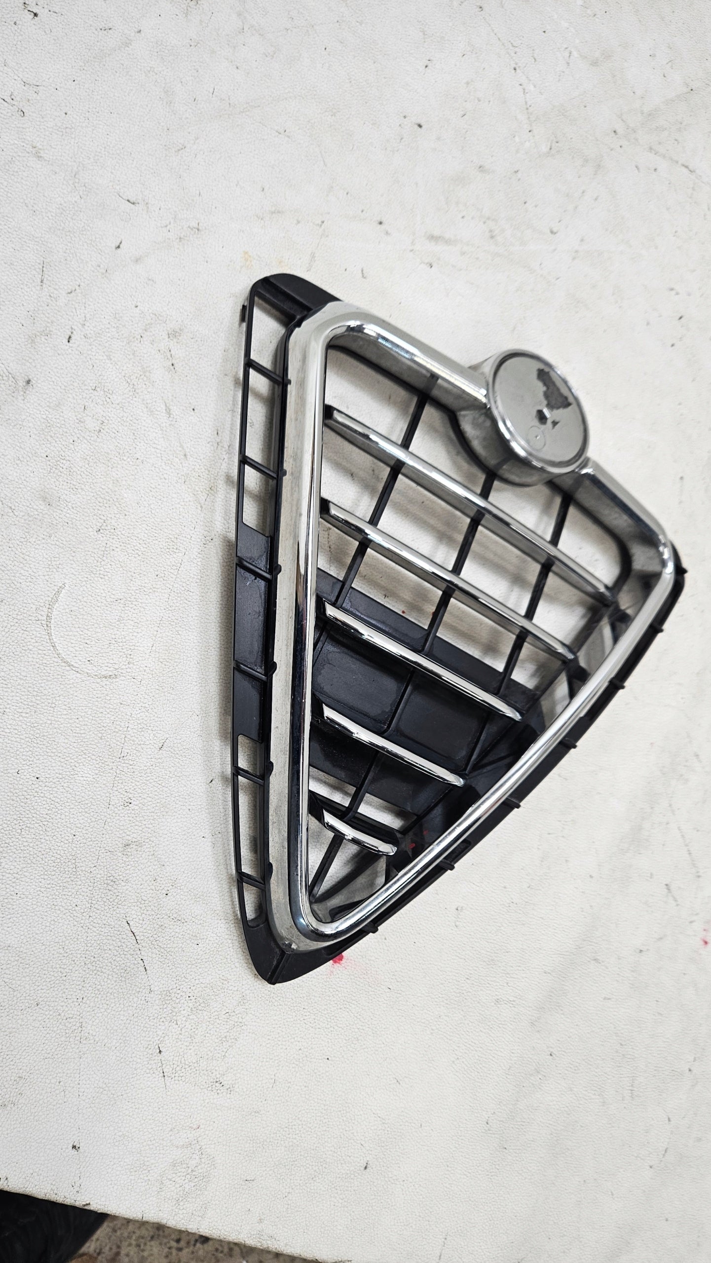 Kühlergrill Alfa Romeo GIULIETTA 156 FRONTGRILL 156085889 Kühlergitter