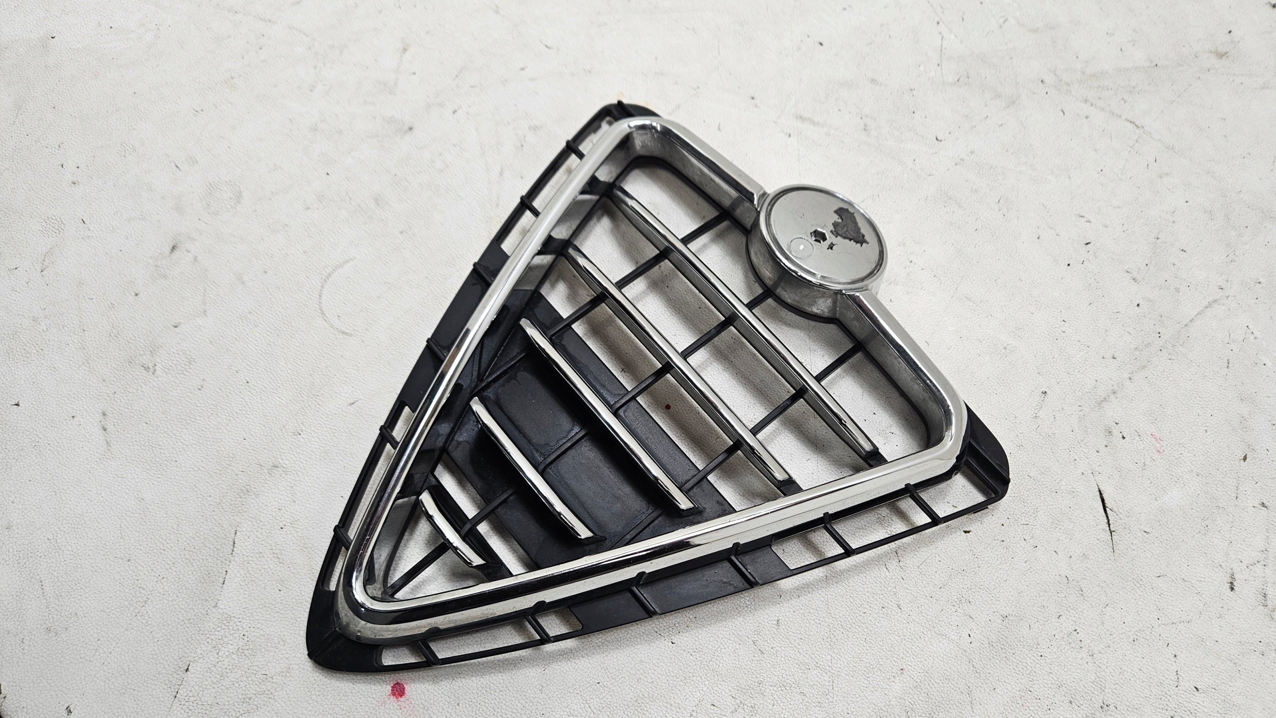 Kühlergrill Alfa Romeo GIULIETTA 156 FRONTGRILL 156085889 Kühlergitter