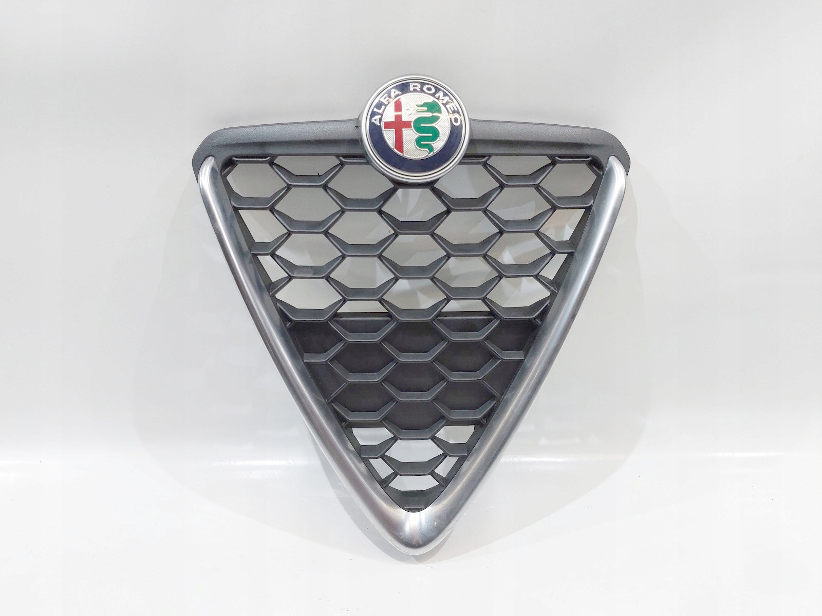 Kühlergrill Alfa Romeo GIULIETTA 156 FRONTGRILL 156109980 Kühlergitter