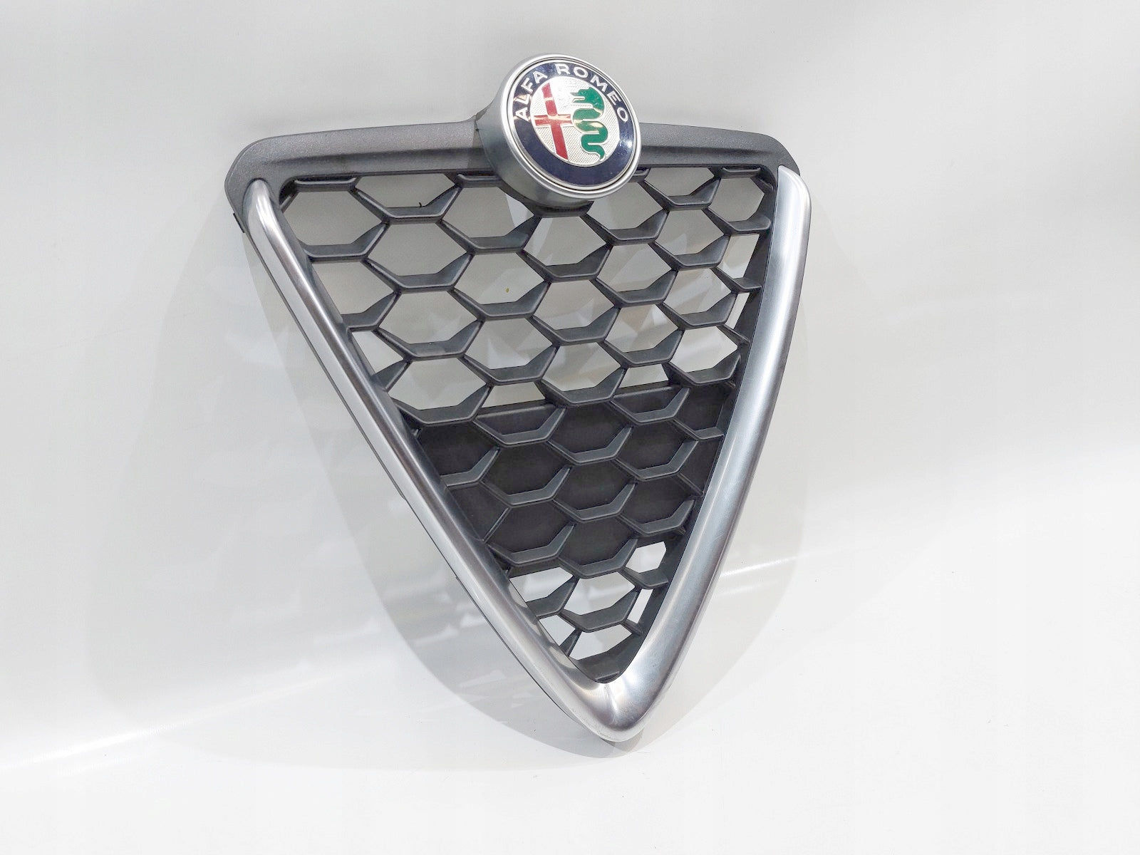 Kühlergrill Alfa Romeo GIULIETTA 156 FRONTGRILL 156109980 Kühlergitter