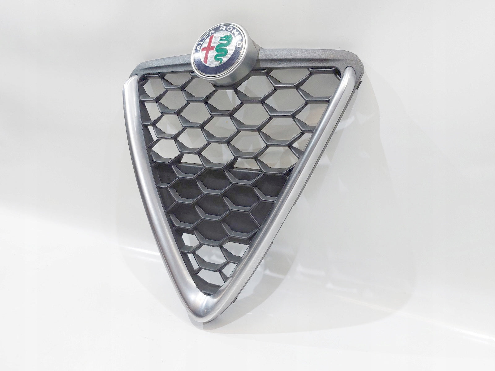 Kühlergrill Alfa Romeo GIULIETTA 156 FRONTGRILL 156109980 Kühlergitter