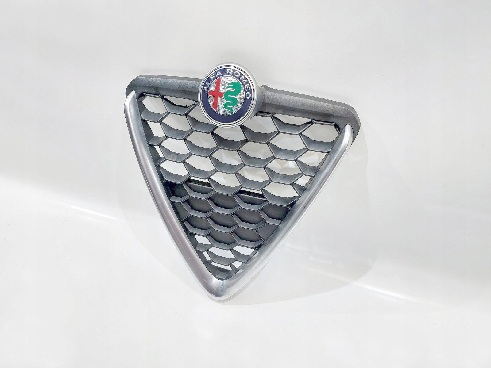 Kühlergrill Alfa Romeo GIULIETTA 156 FRONTGRILL 156109980 Kühlergitter