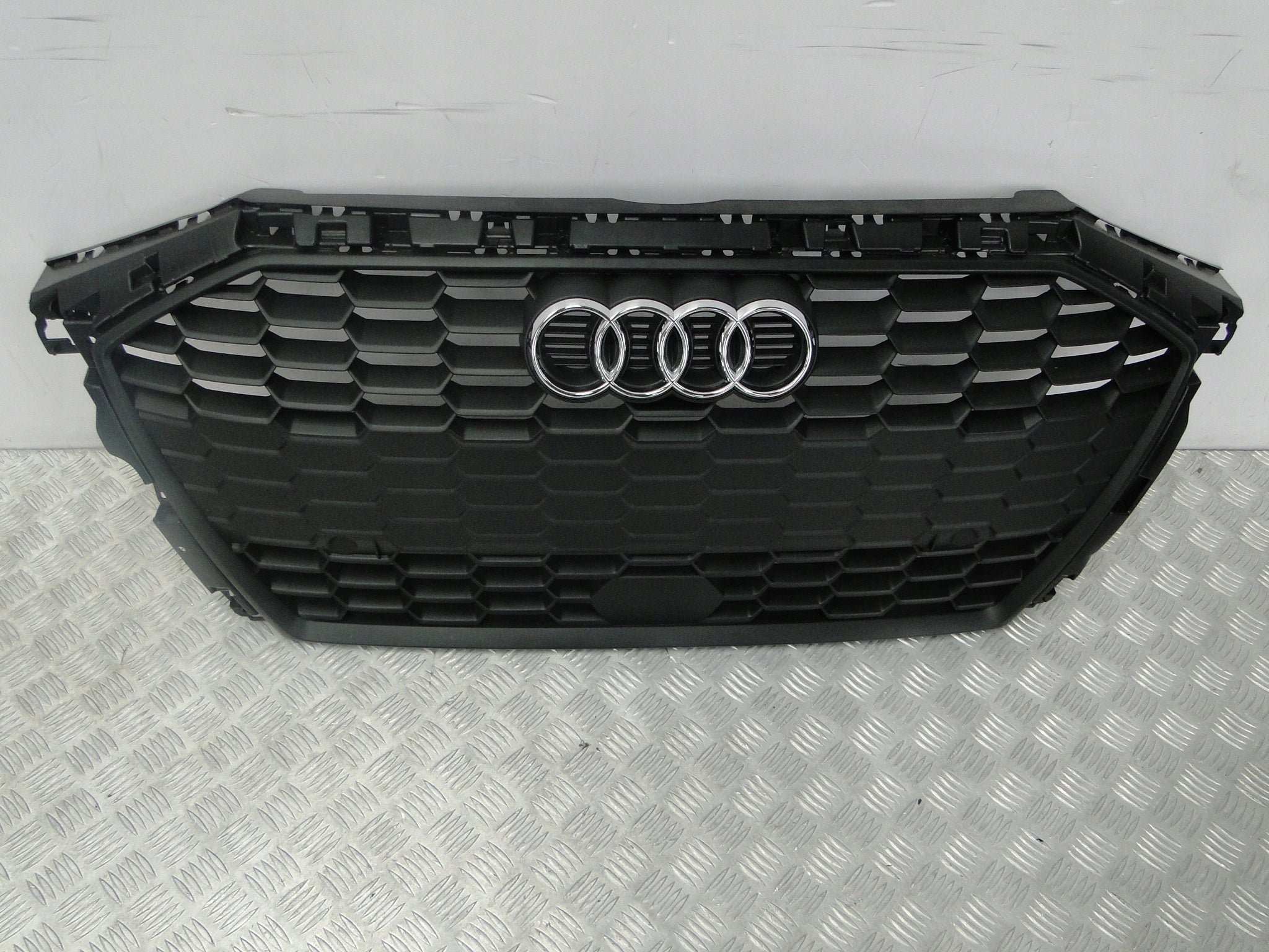 Kühlergrill Audi A3 8Y0 FRONTGRILL 8Y0853651B8 Kühlergitter