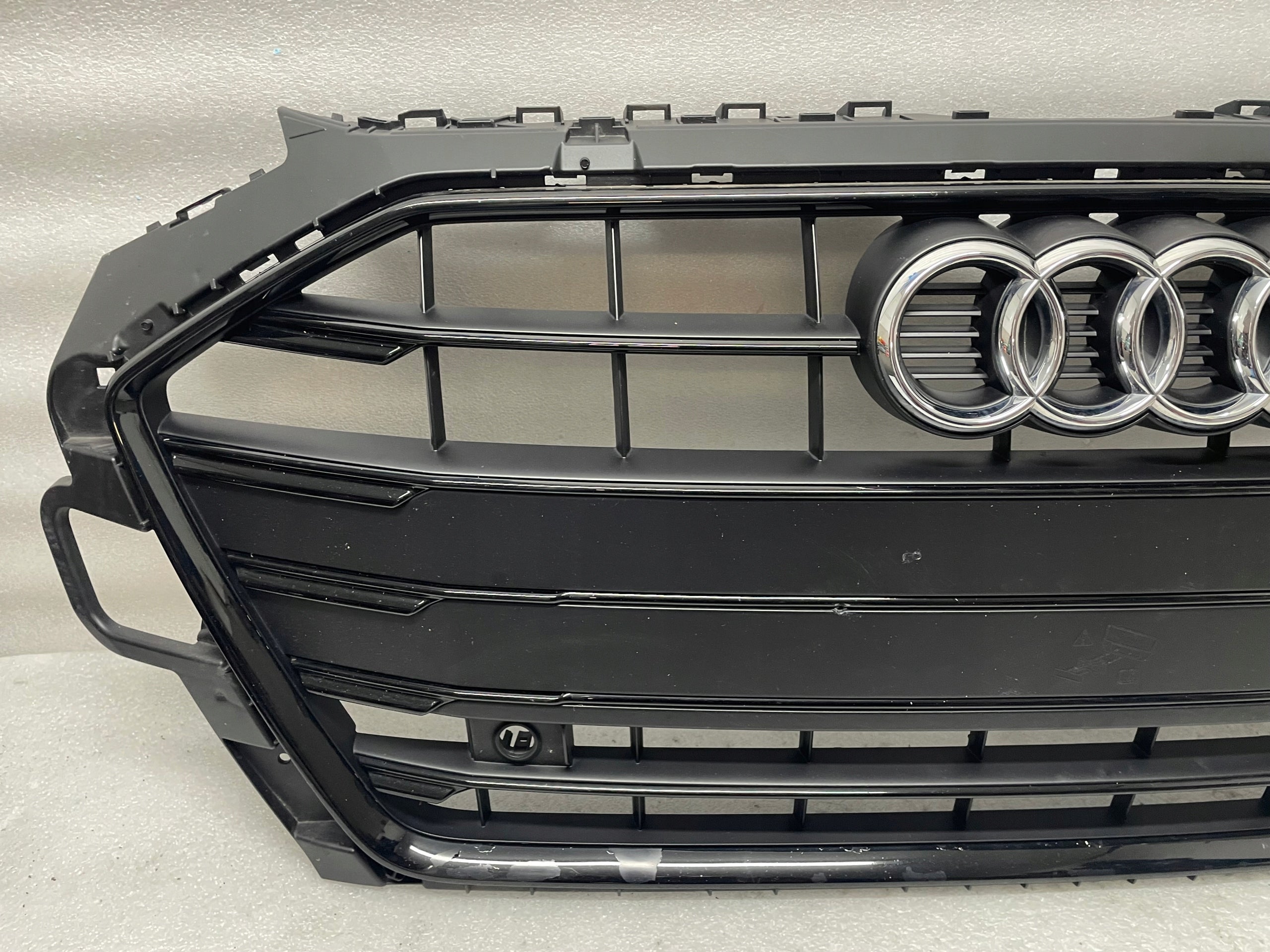 Kühlergrill Audi A4 B9 8W FRONTGRILL 8W0853651DF Kühlergitter