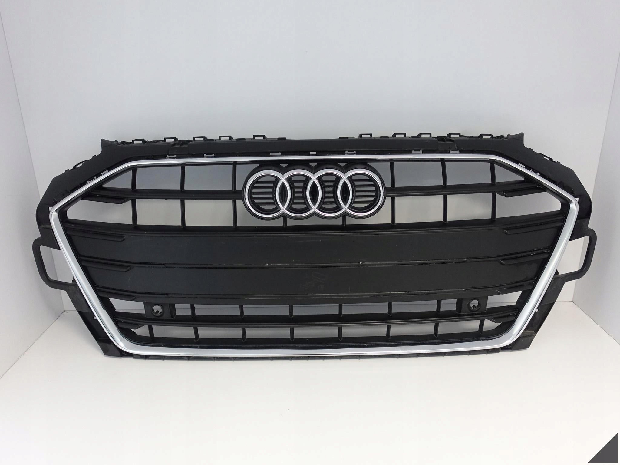  Kühlergrill Audi A4 B9 8W0 FRONTGRILL 8W0853651DB Kühlergitter product image