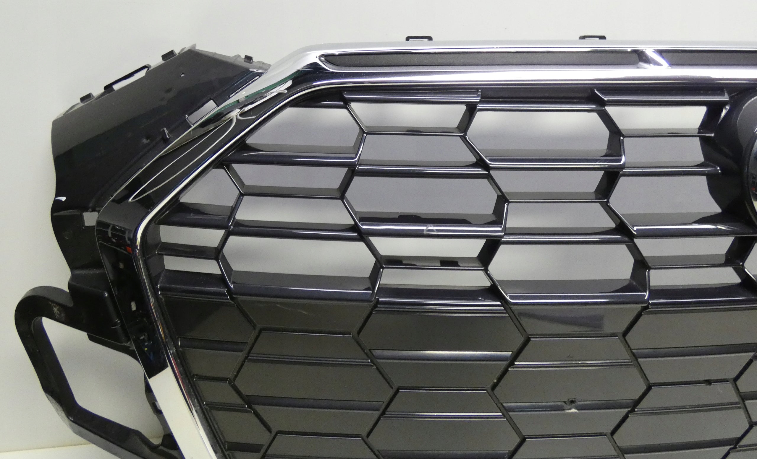 Kühlergrill Audi A5 8W6 FRONTGRILL 8W6853651BE Kühlergitter