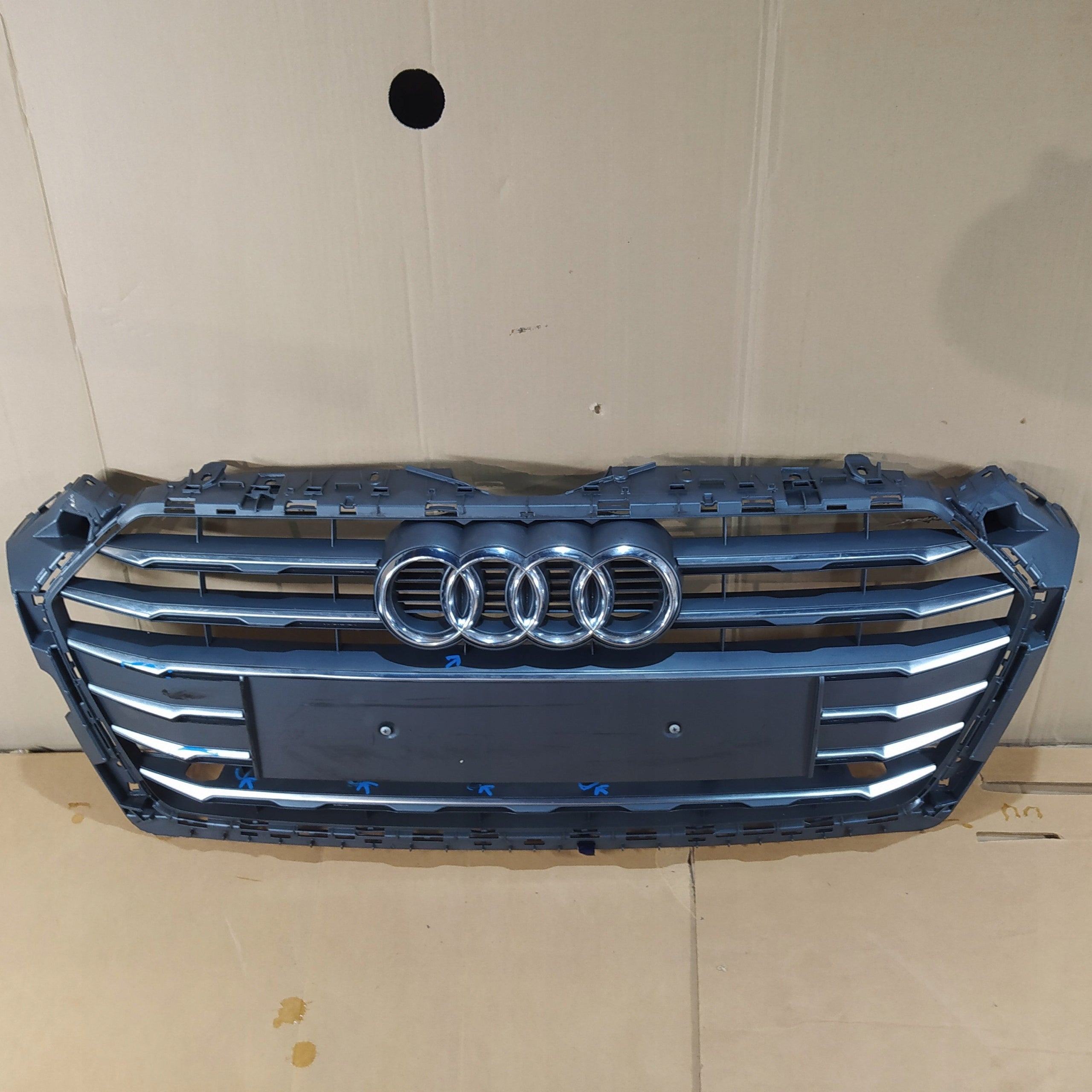  Radiator grille Audi A5 F5 8W FRONT GRILL 8W6853651R8 Radiator grille  product image