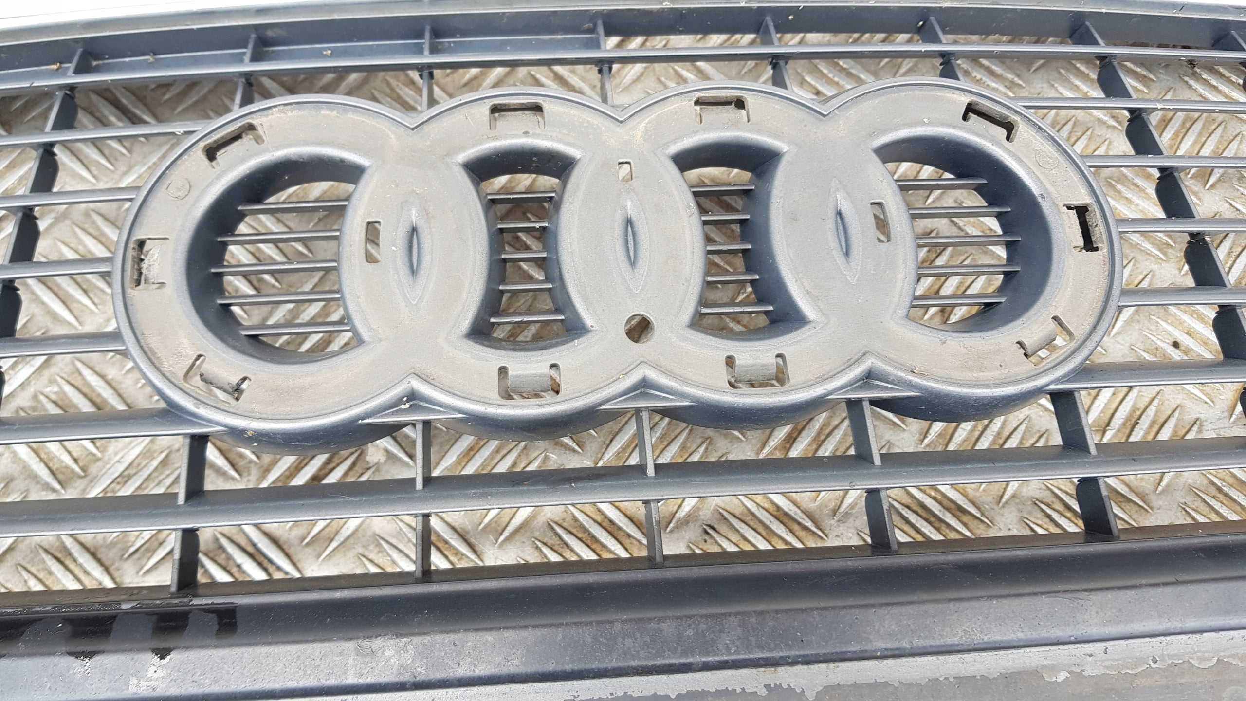 Kühlergrill Audi A6 C6 FRONTGRILL 4F0853651S4 Kühlergitter