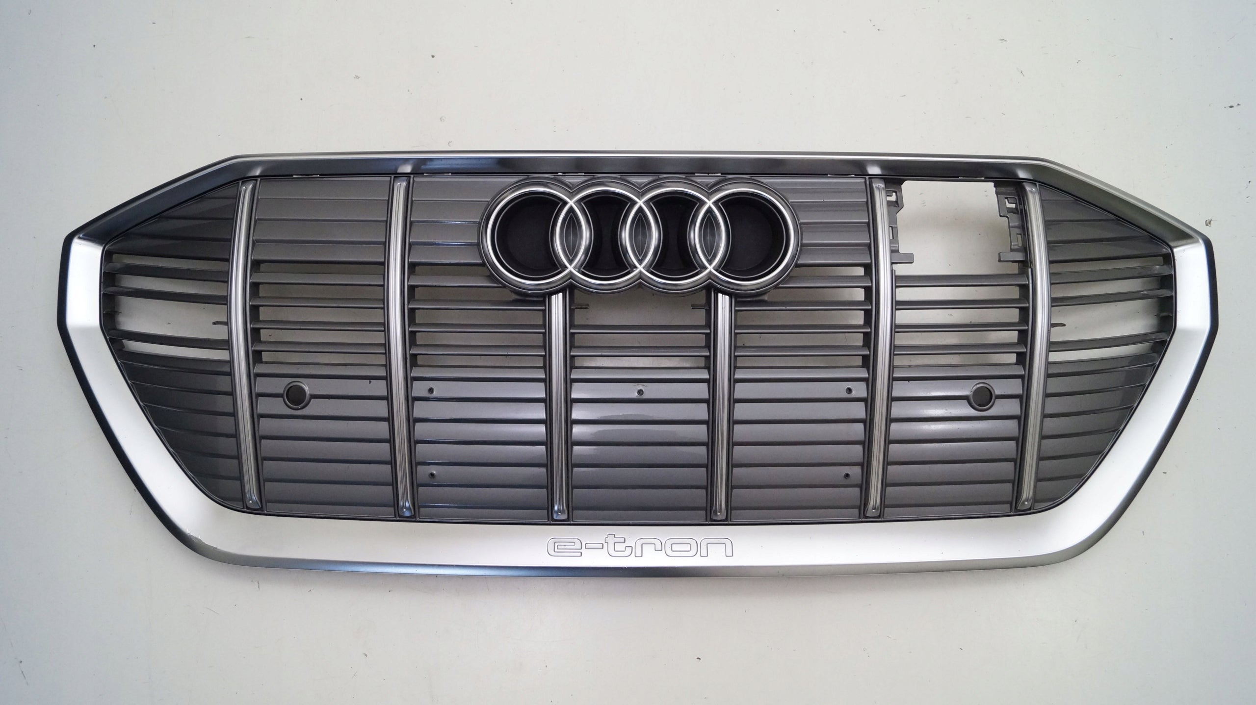 Kühlergrill Audi E TRON 4KE FRONTGRILL 4K38530374K Kühlergitter