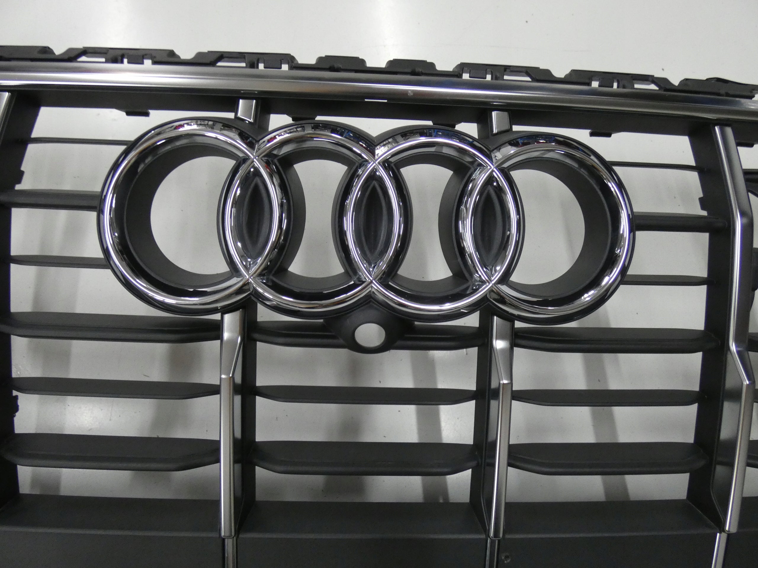 Kühlergrill Audi Q7 4M FRONTGRILL 4M0853651 Kühlergitter