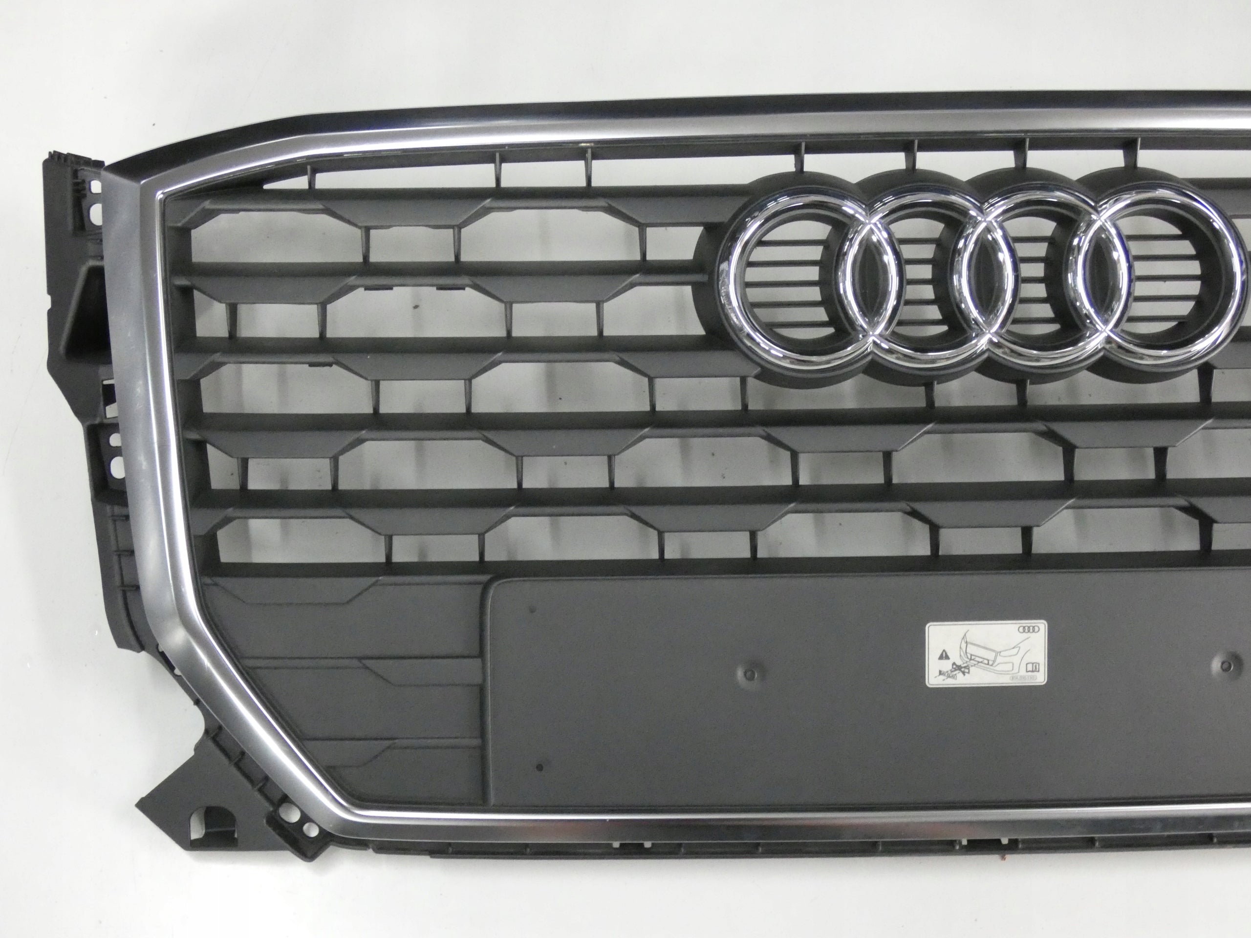 Kühlergrill Audi Q2 81A FRONTGRILL 81A85365181 Kühlergitter