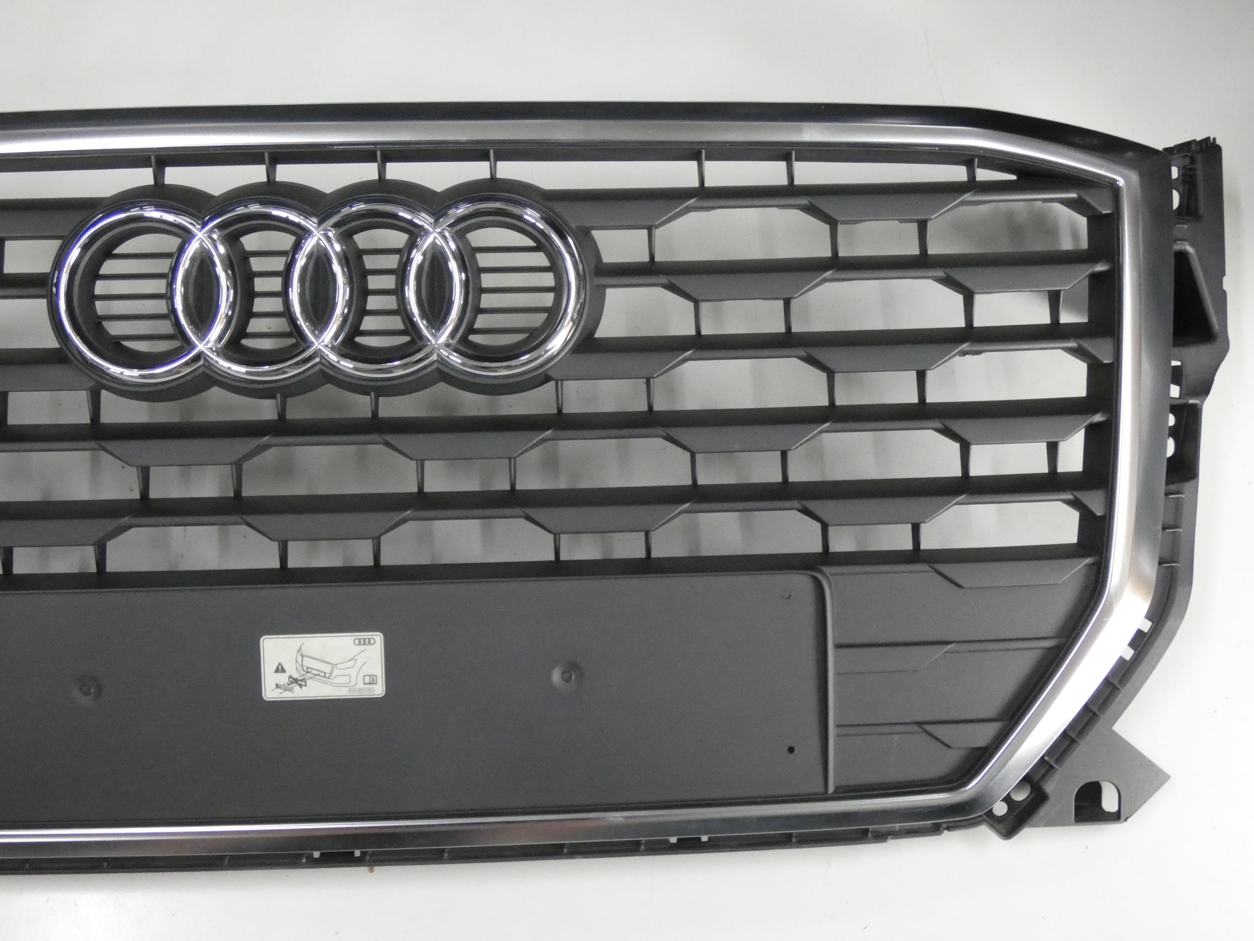 Kühlergrill Audi Q2 81A FRONTGRILL 81A85365181 Kühlergitter