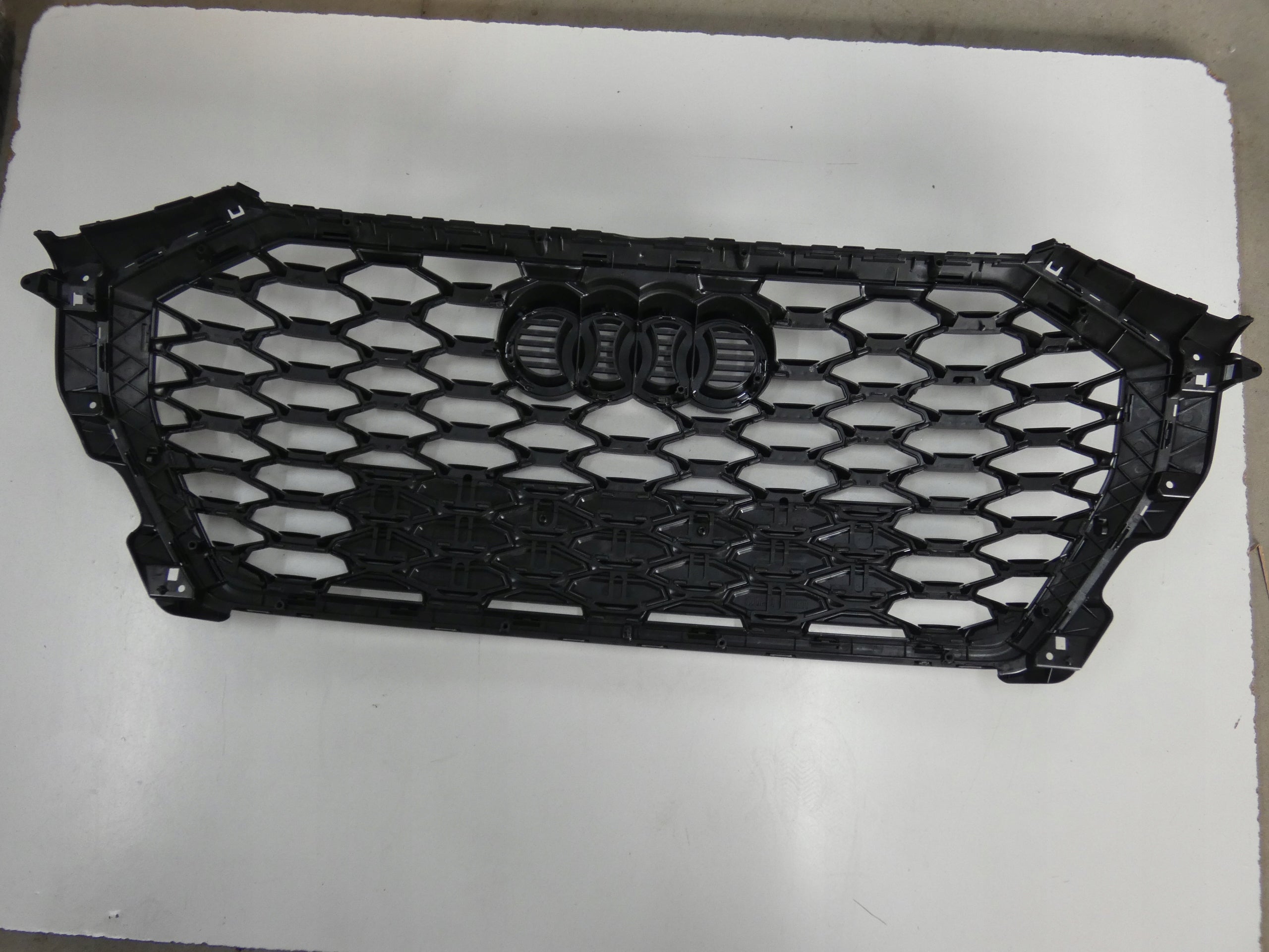 Kühlergrill Audi Q3 FRONTGRILL 83F853651E8 Kühlergitter