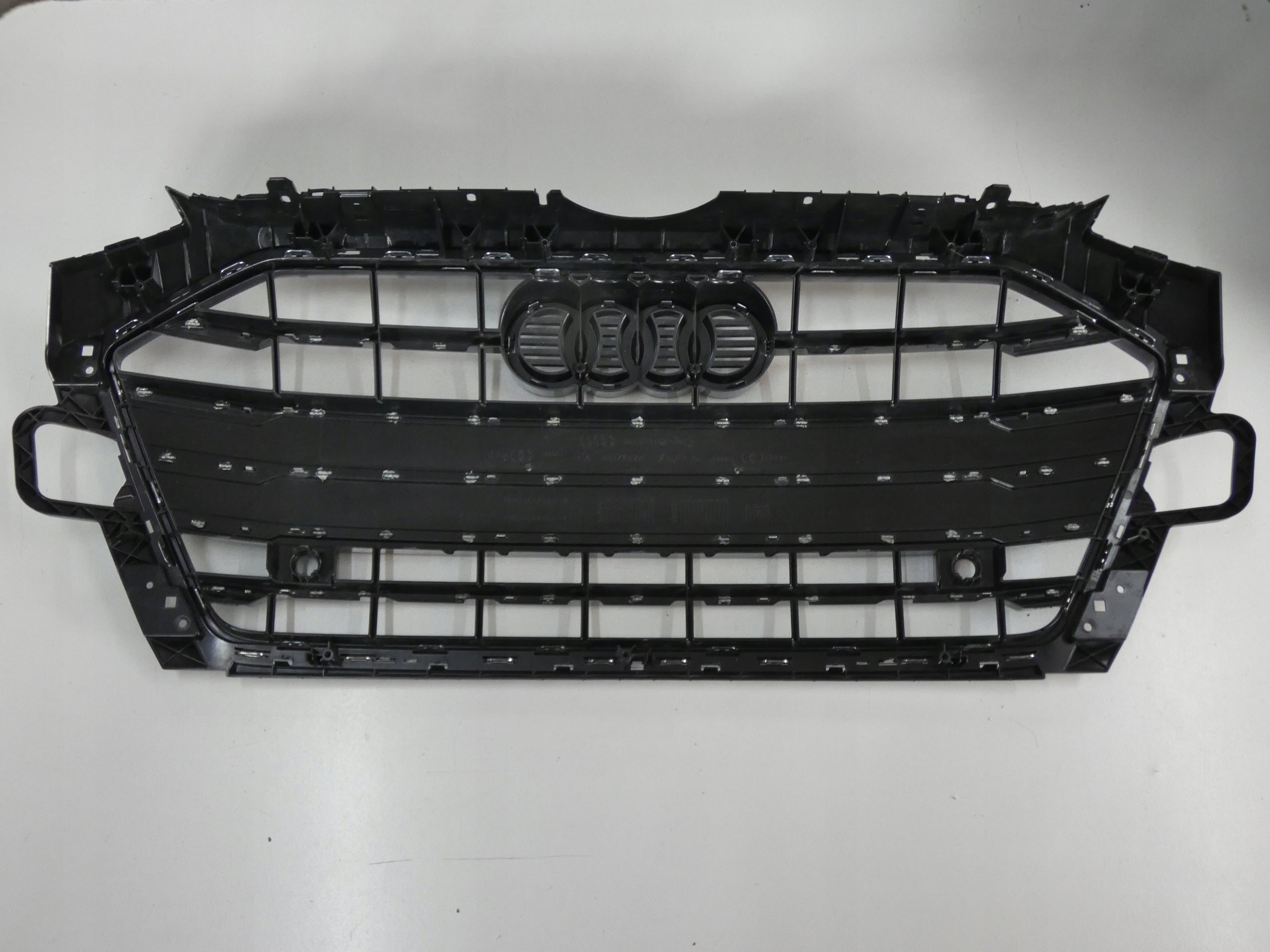 Kühlergrill Audi A4 FRONTGRILL 8W0853651DF Kühlergitter