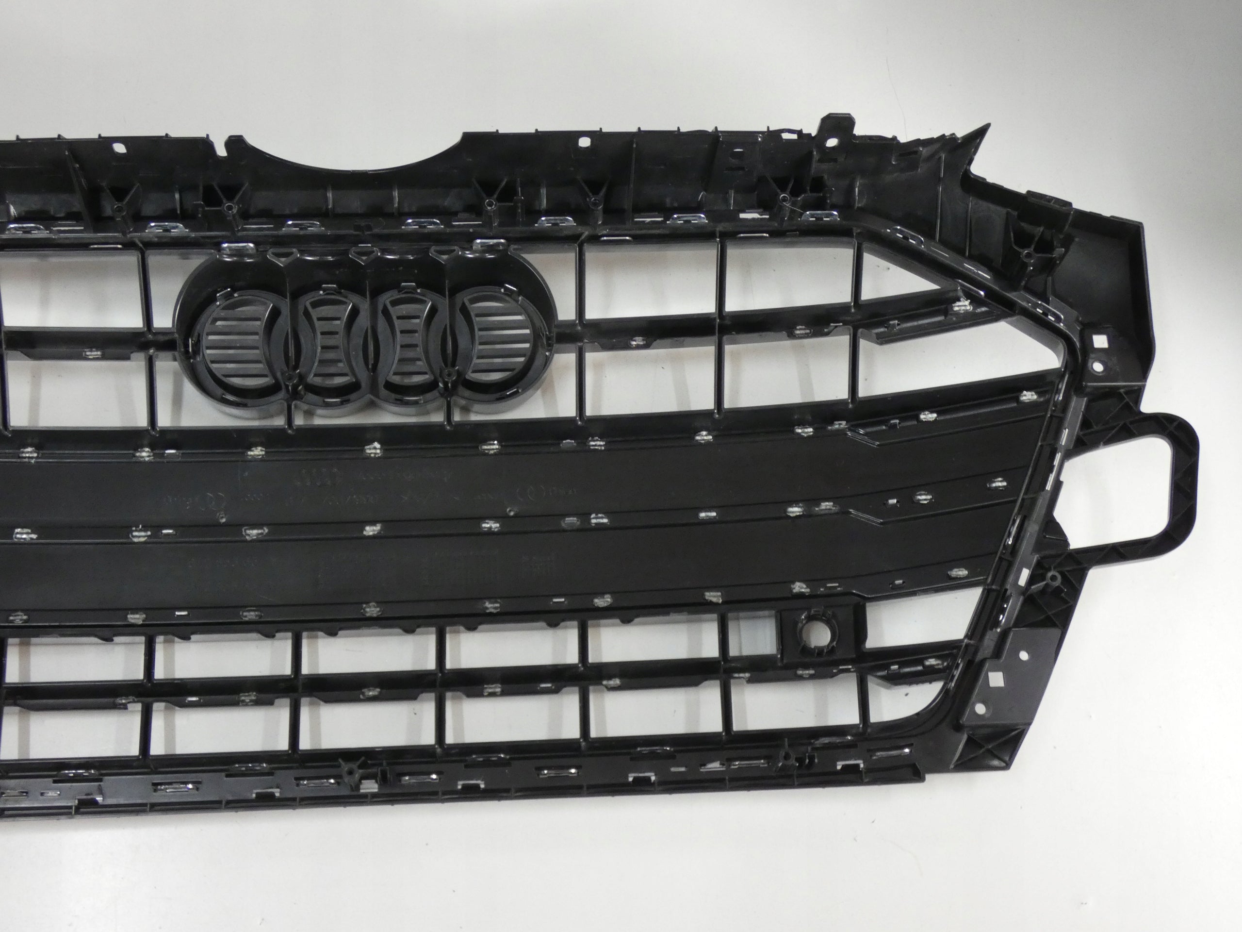 Kühlergrill Audi A4 FRONTGRILL 8W0853651DF Kühlergitter