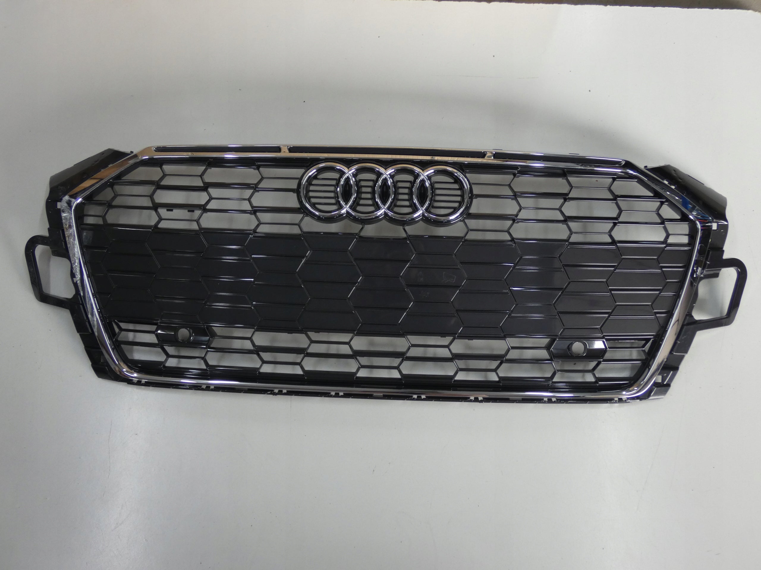 Kühlergrill Audi A5 8W6 FRONTGRILL 8W6853651BG Kühlergitter