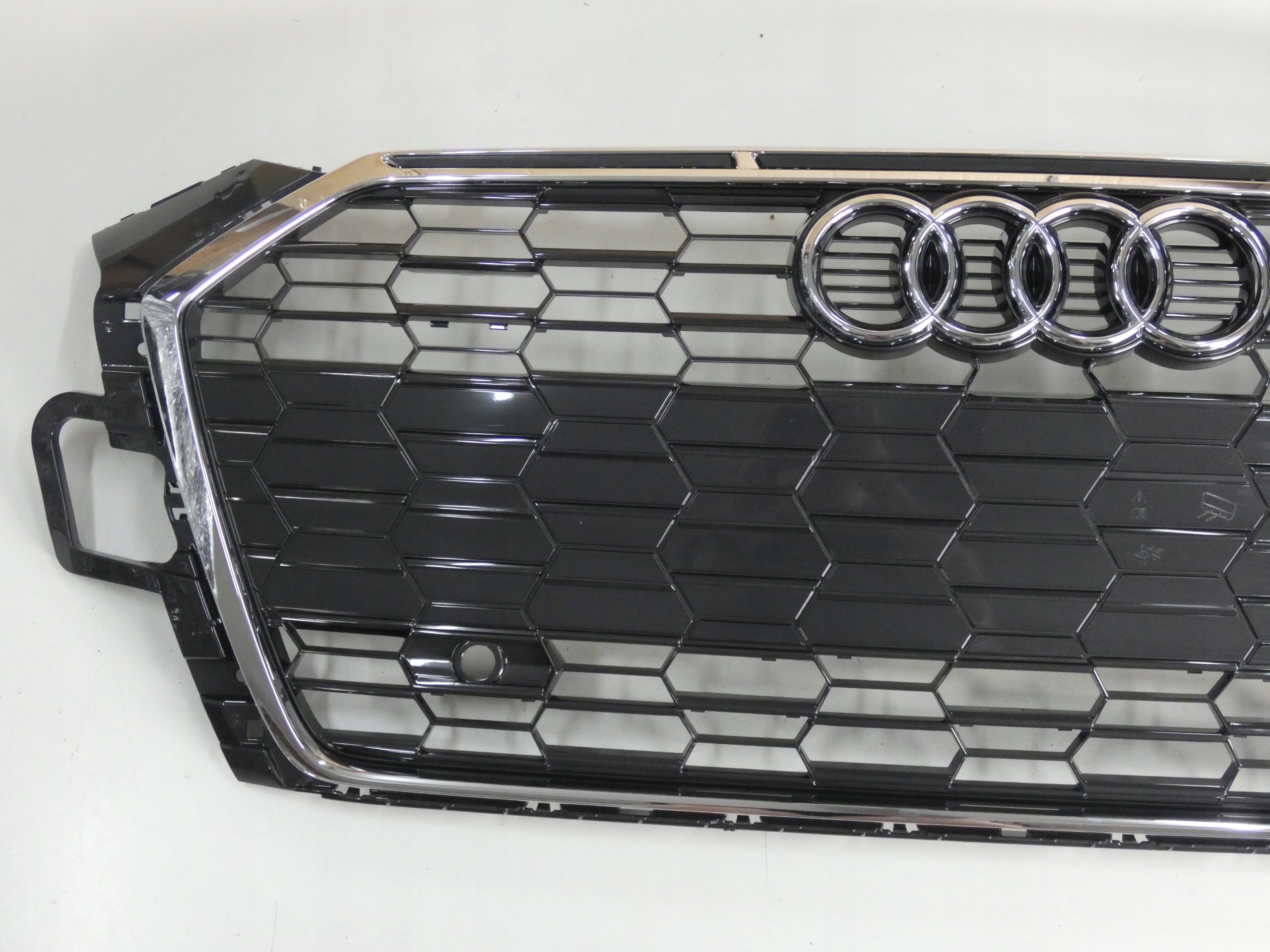 Kühlergrill Audi A5 8W6 FRONTGRILL 8W6853651BG Kühlergitter