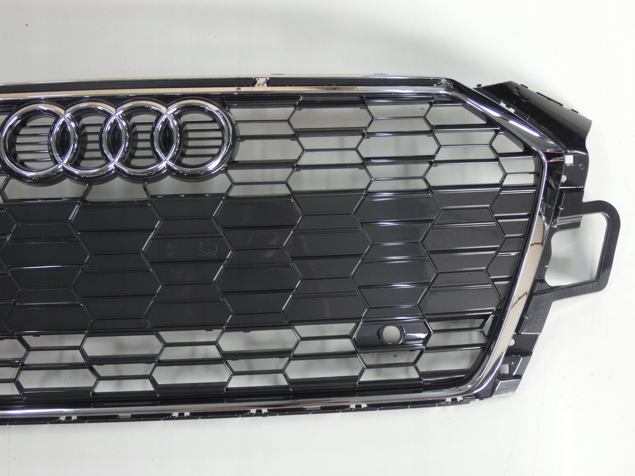 Kühlergrill Audi A5 8W6 FRONTGRILL 8W6853651BG Kühlergitter