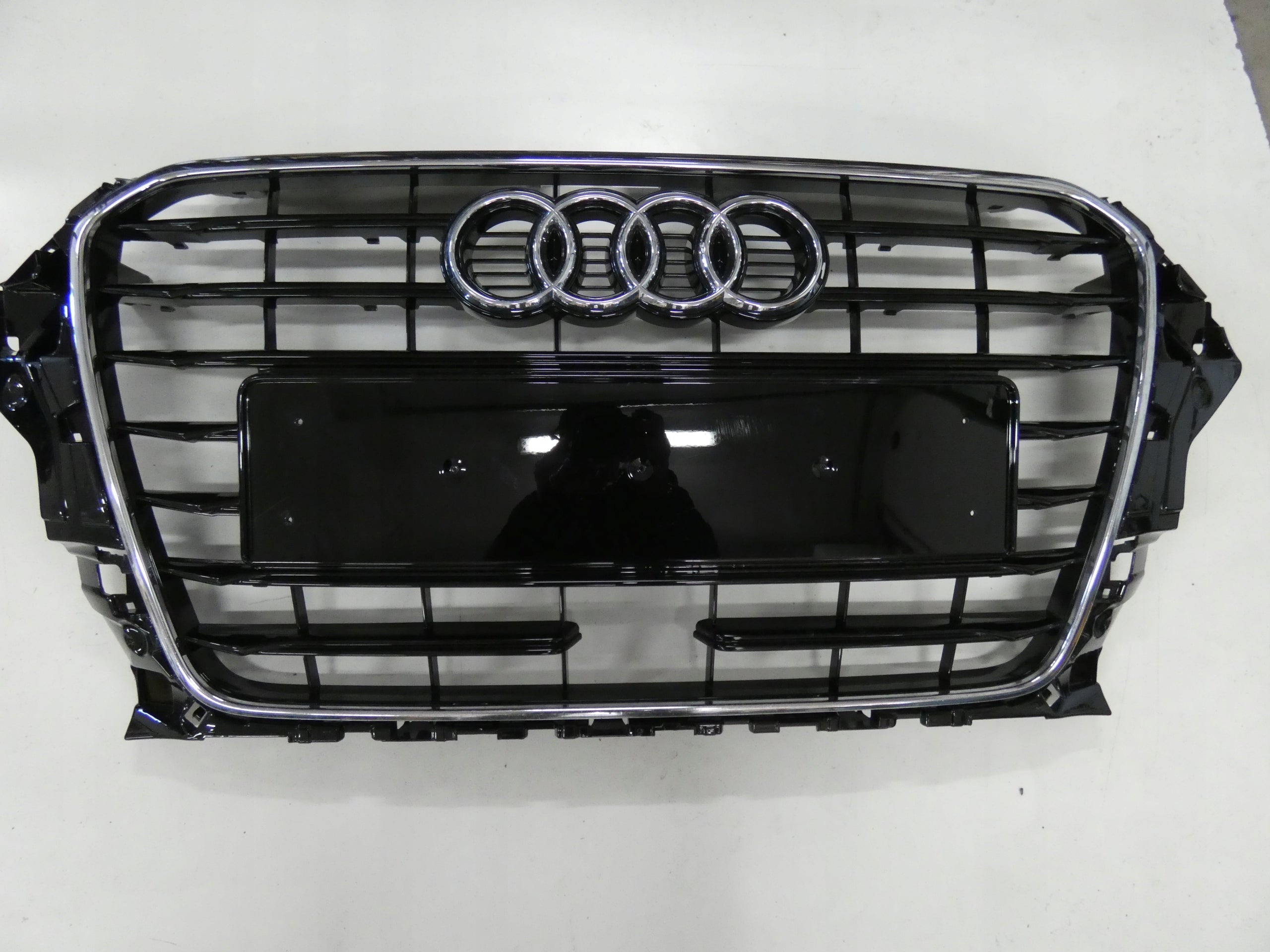  Kühlergrill Audi A3 8V5 FRONTGRILL Kühlergitter product image