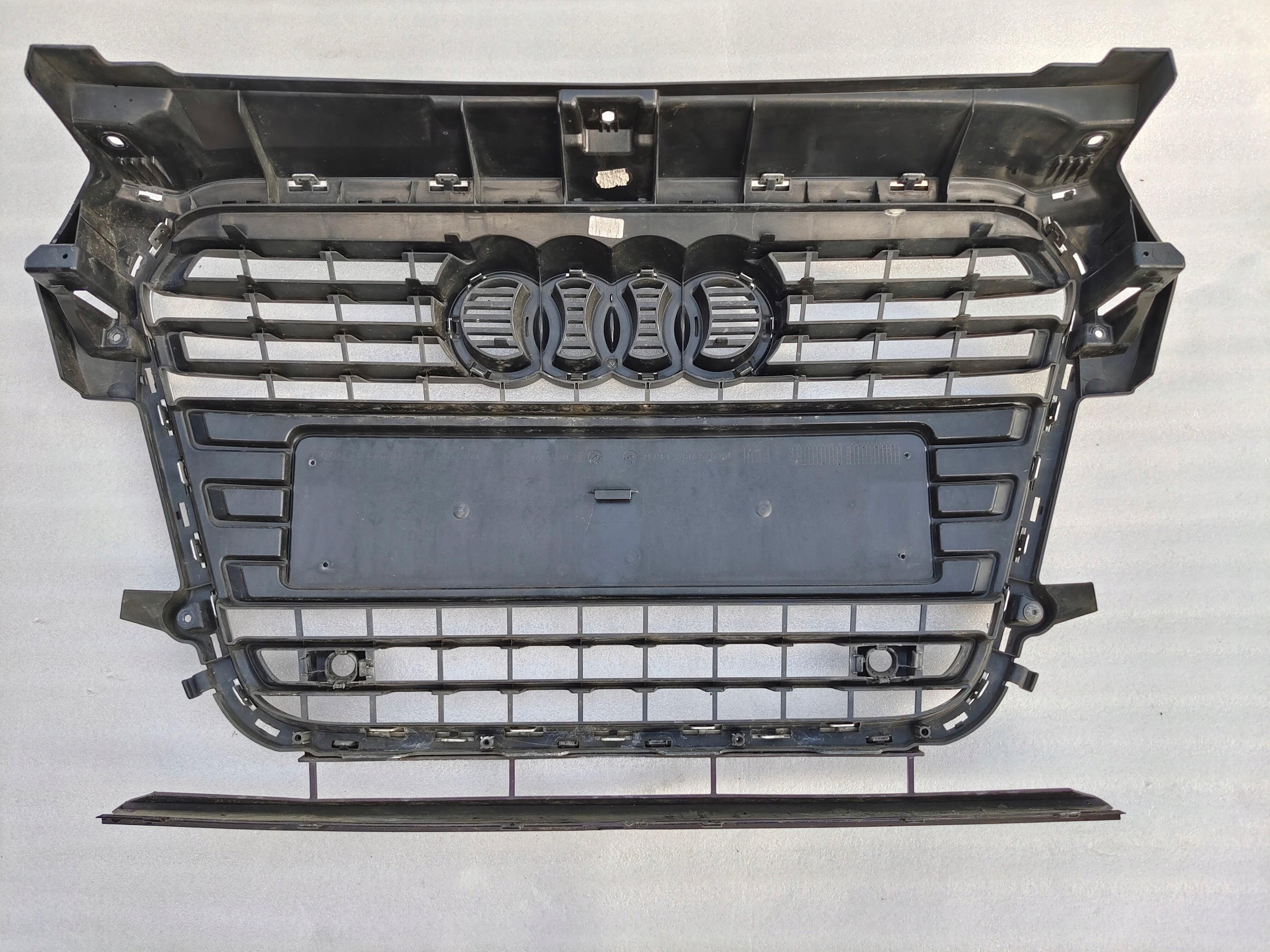 Kühlergrill Audi A1 8X0 FRONTGRILL 8X08536510E Kühlergitter