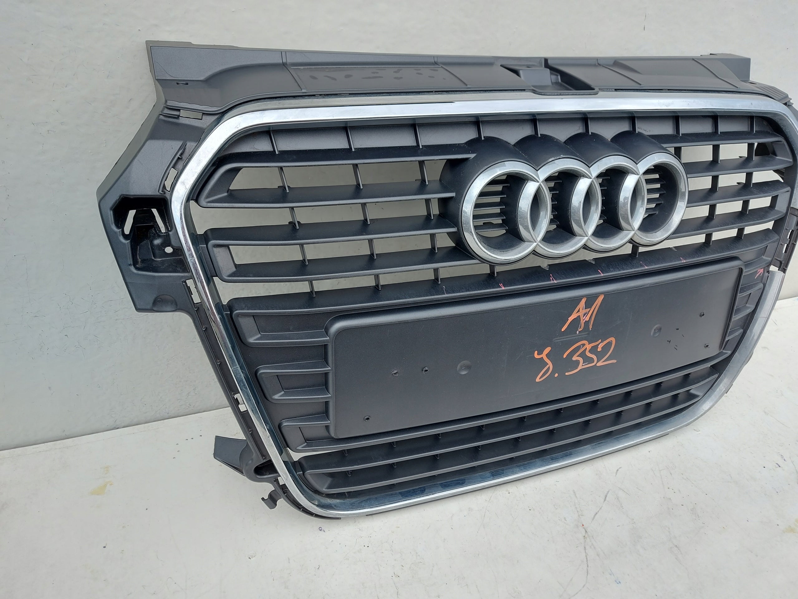 Kühlergrill Audi A1 8X0 FRONTGRILL 8x0853651ko Kühlergitter