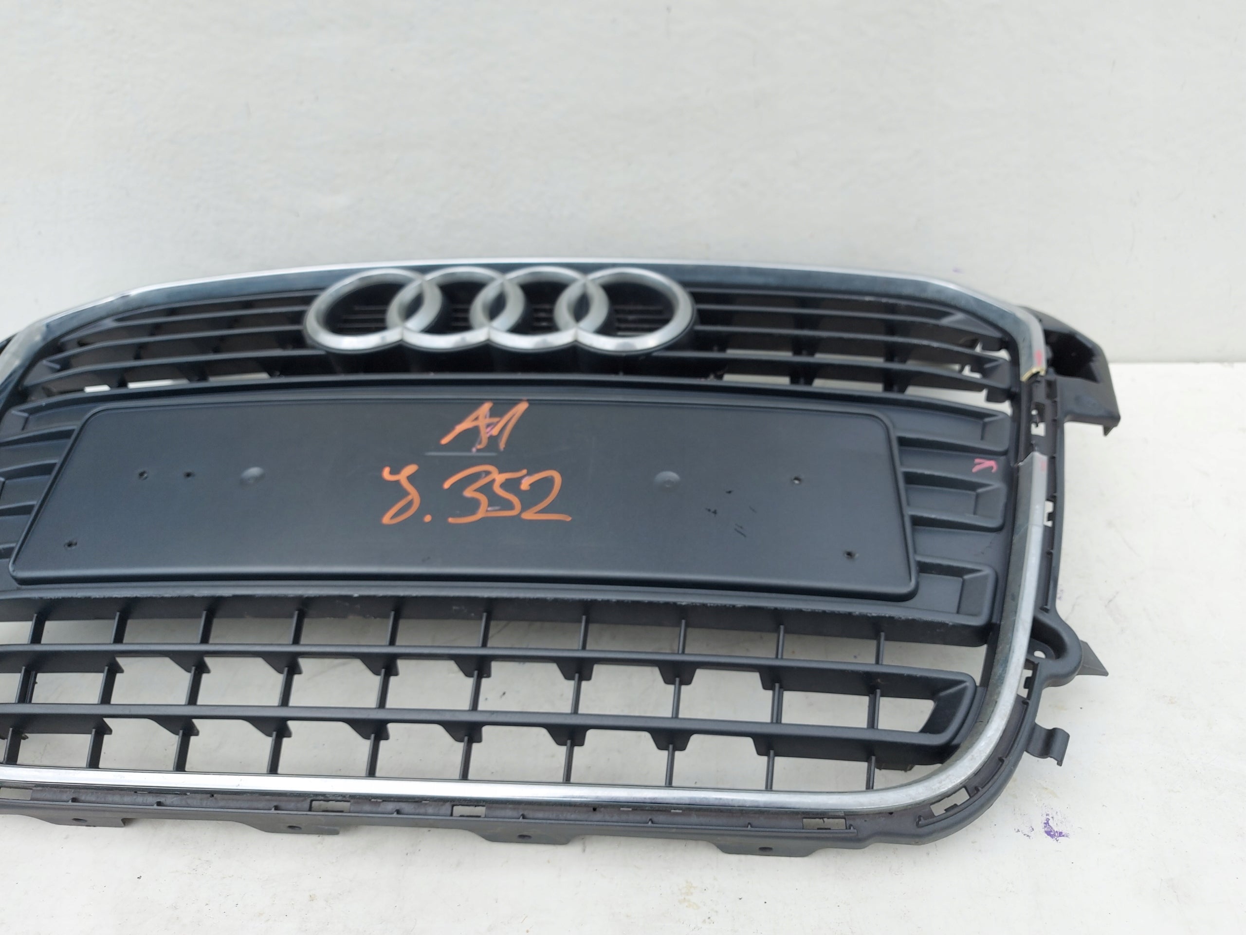 Kühlergrill Audi A1 8X0 FRONTGRILL 8x0853651ko Kühlergitter