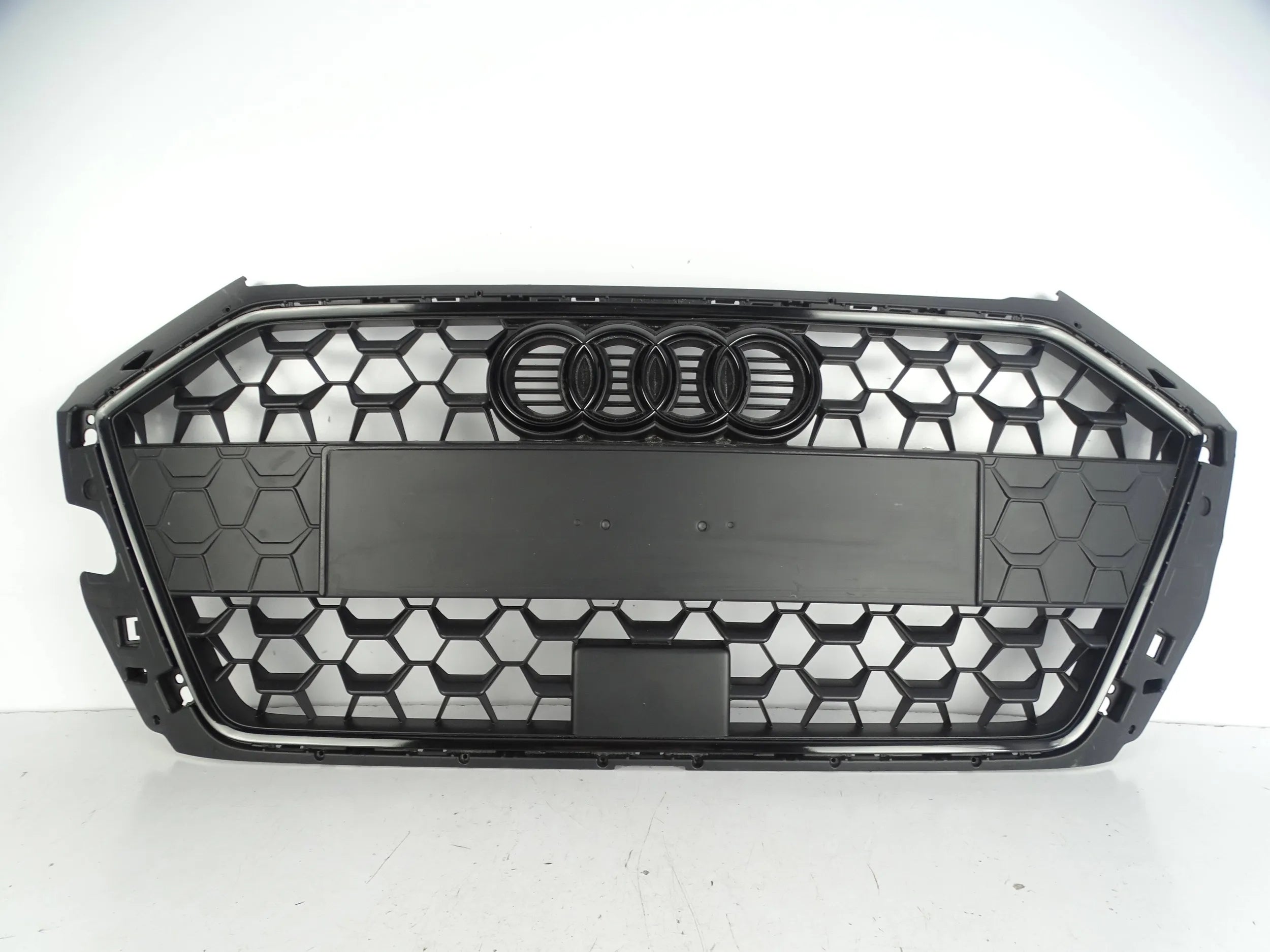 Kühlergrill Audi A1 82A FRONTGRILL 82a85365182 Kühlergitter