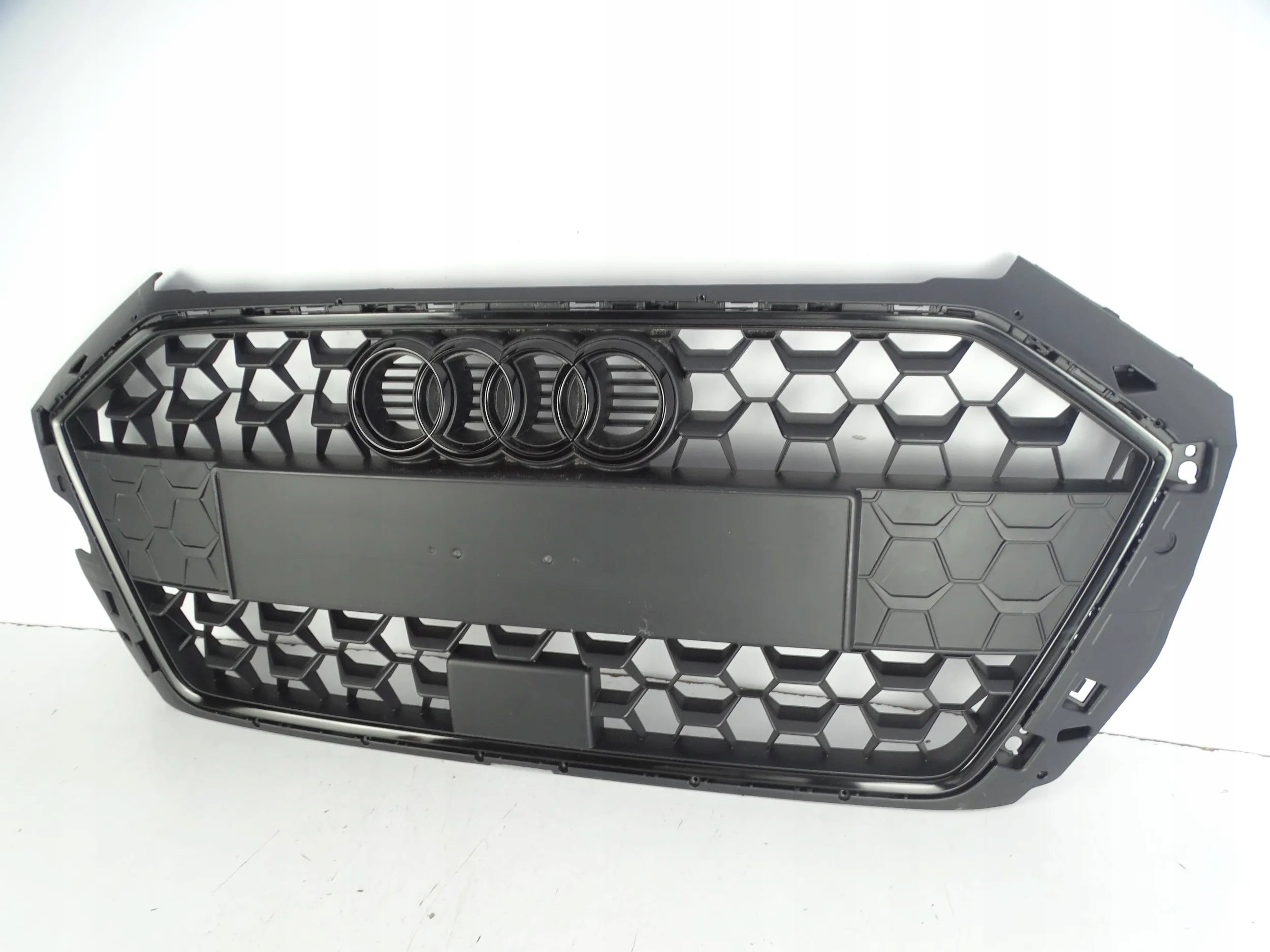 Kühlergrill Audi A1 82A FRONTGRILL 82a85365182 Kühlergitter