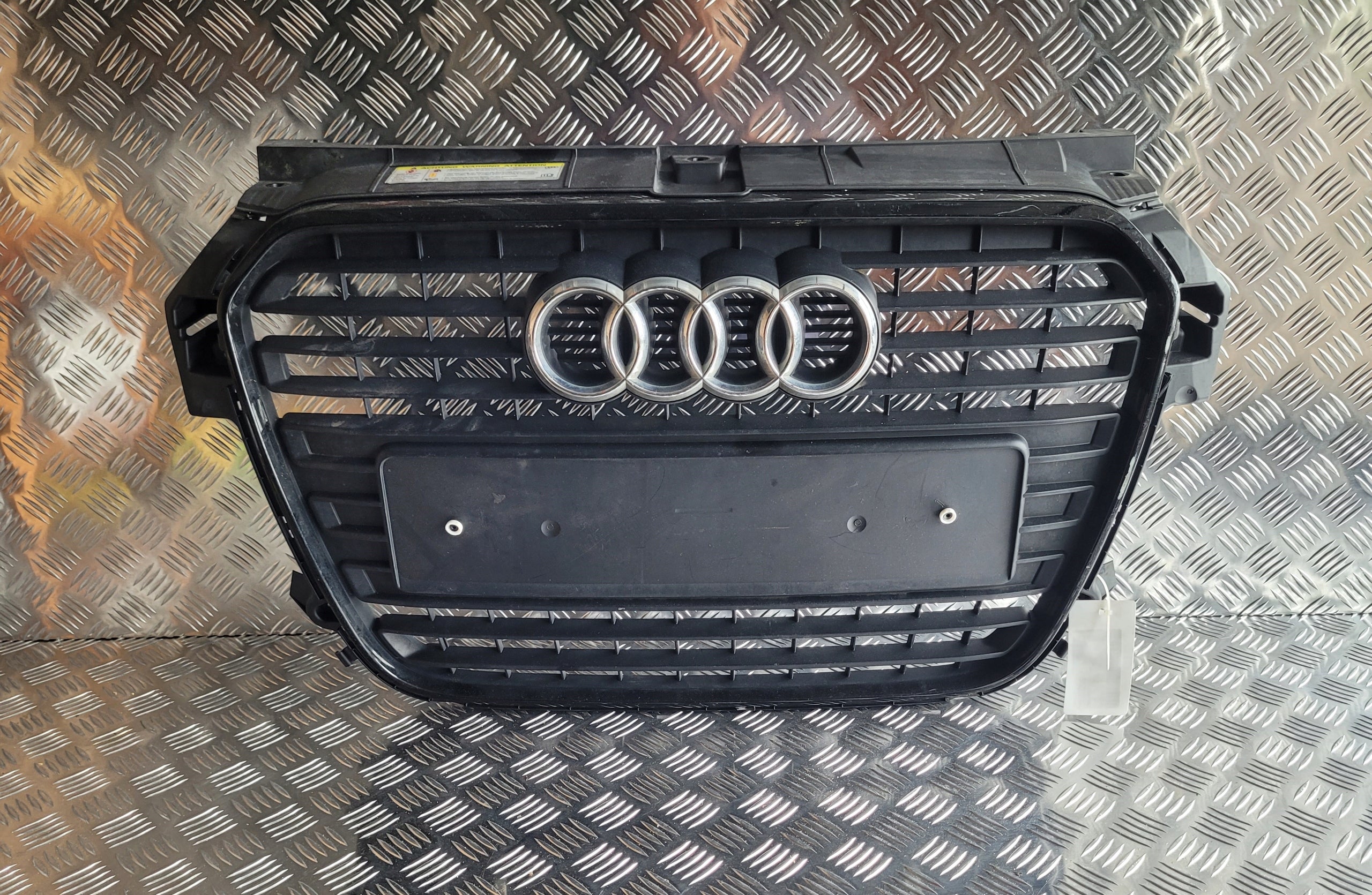 Kühlergrill Audi A1 8X FRONTGRILL Kühlergitter