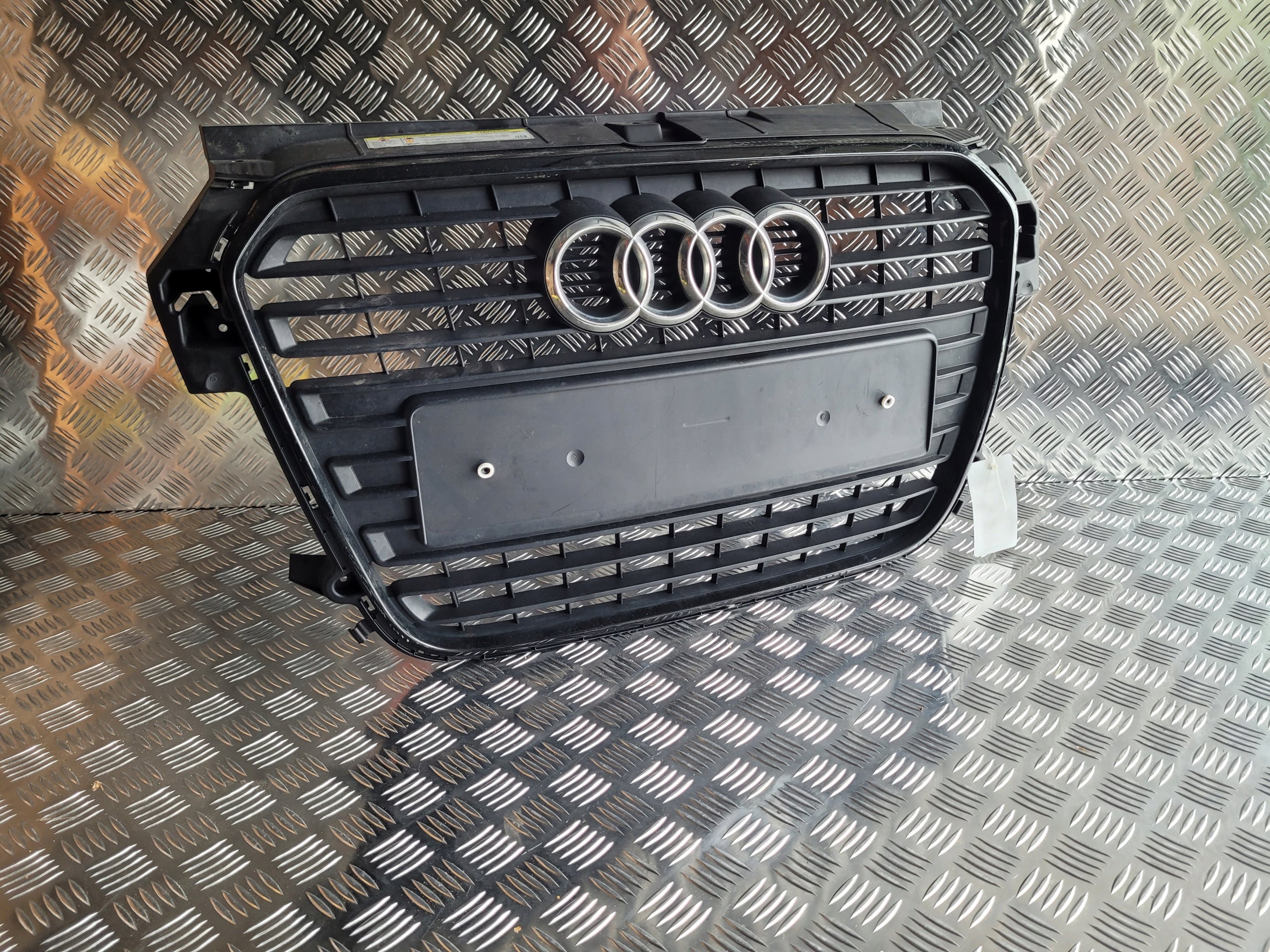 Kühlergrill Audi A1 8X FRONTGRILL Kühlergitter