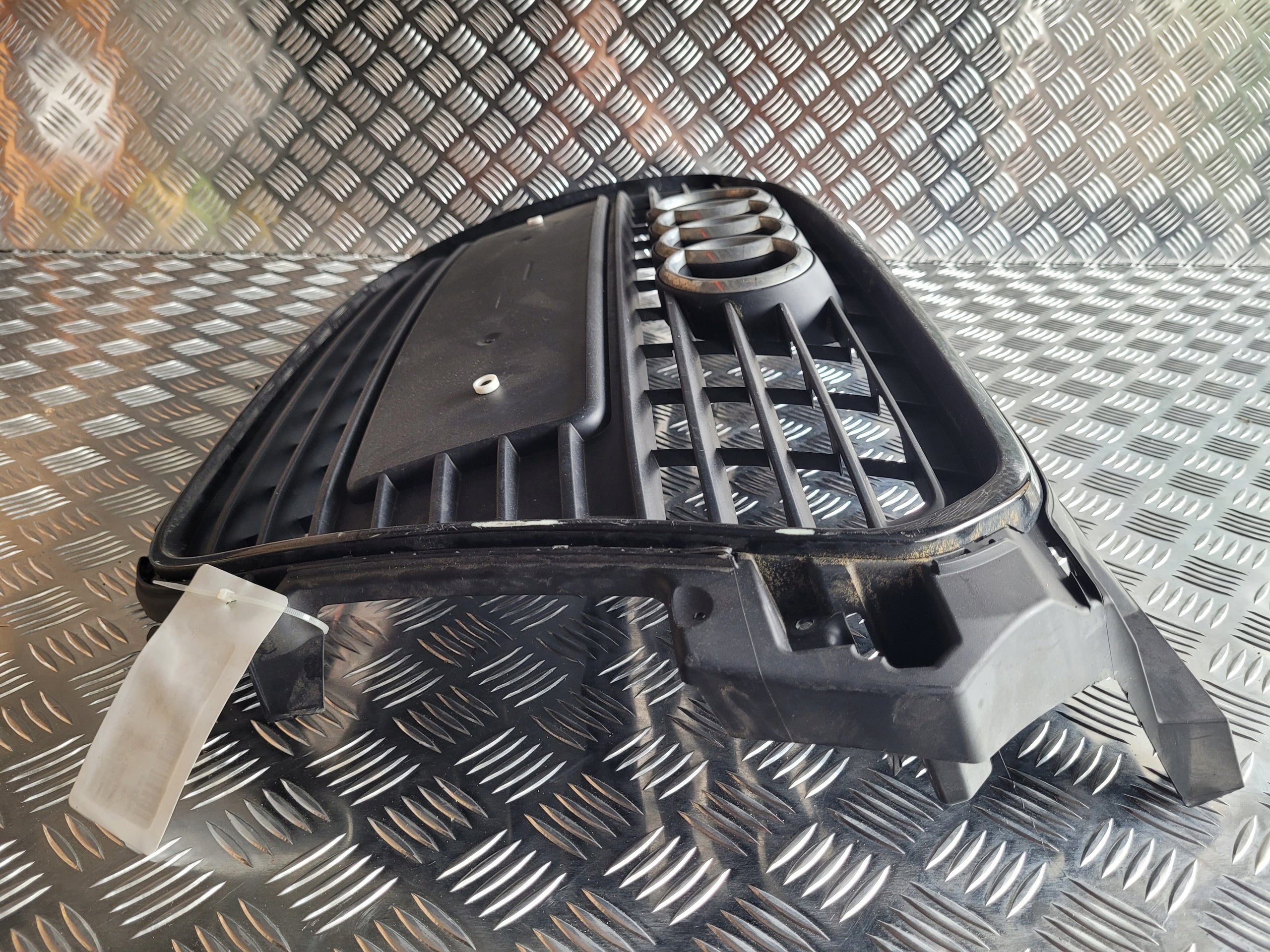 Kühlergrill Audi A1 8X FRONTGRILL Kühlergitter