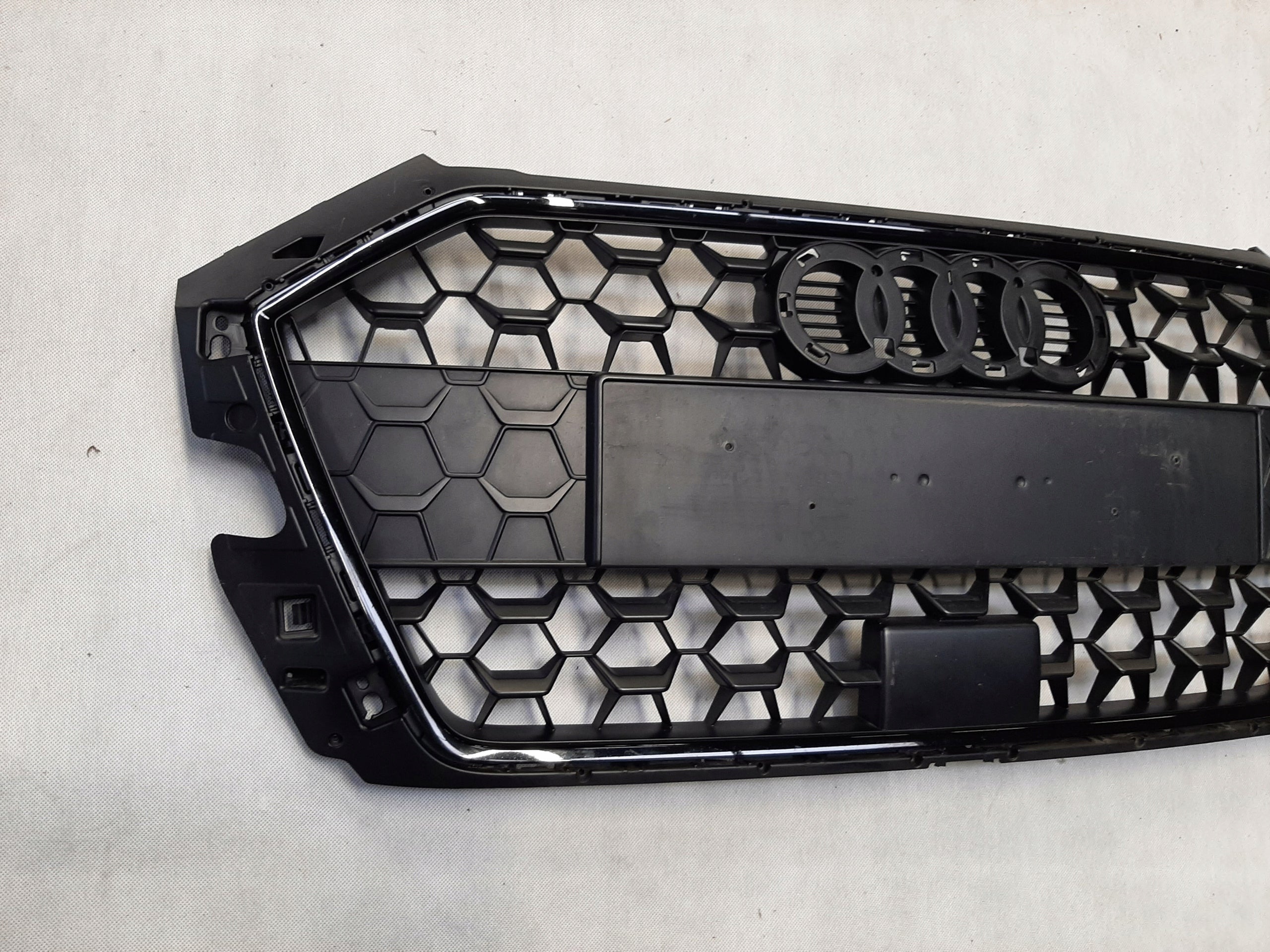 Kühlergrill Audi A8 A1 FRONTGRILL 82A853651B Kühlergitter