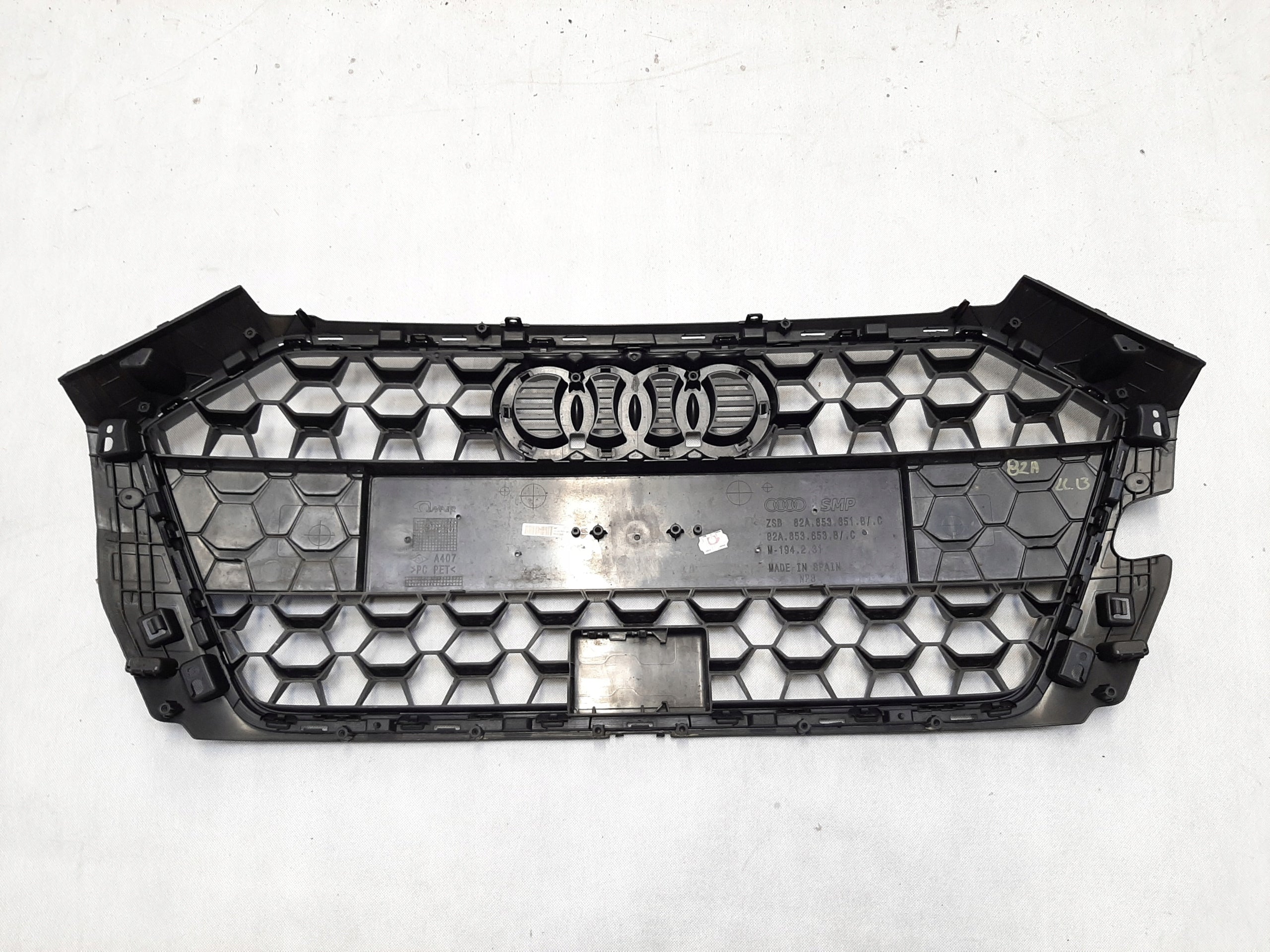 Kühlergrill Audi A8 A1 FRONTGRILL 82A853651B Kühlergitter