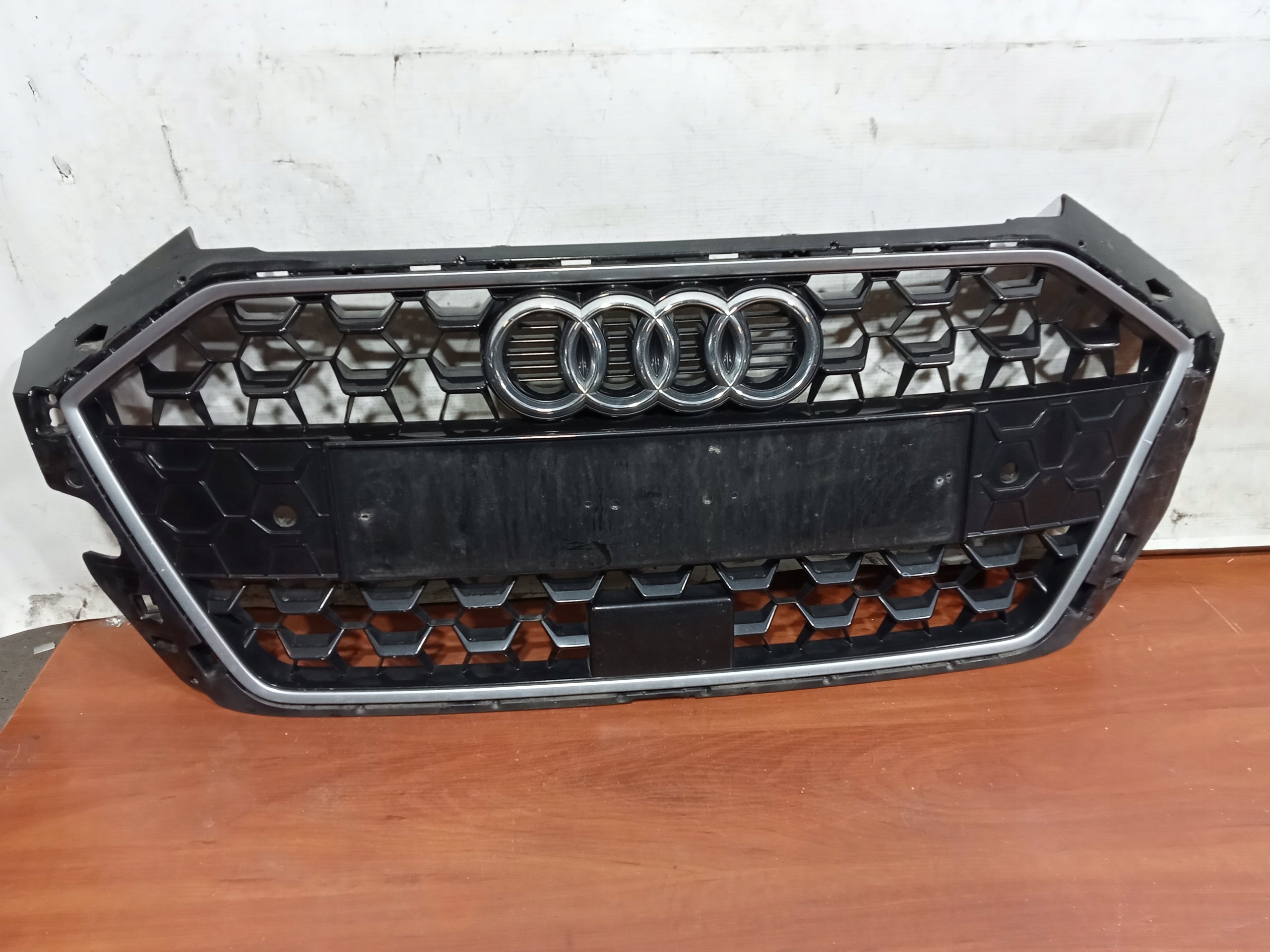  Kühlergrill Audi A1 A8 FRONTGRILL 82A853651B Kühlergitter product image