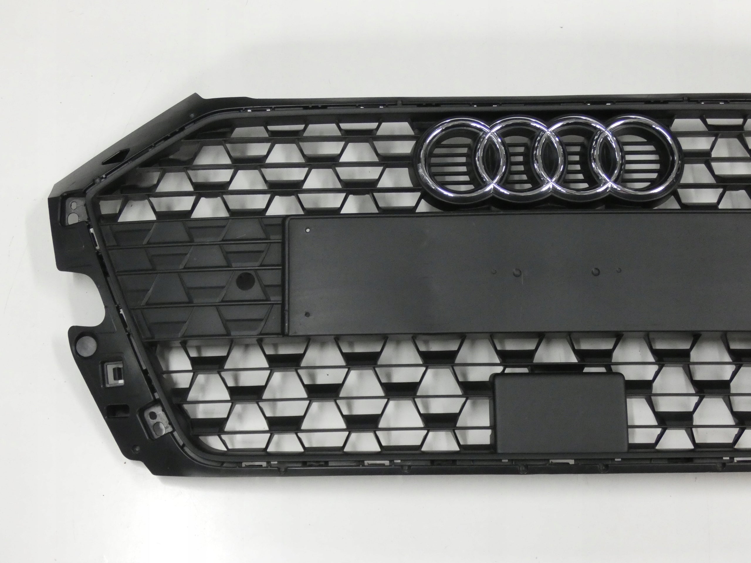 Kühlergrill Audi A8 A1 82A FRONTGRILL 82A853653AG Kühlergitter