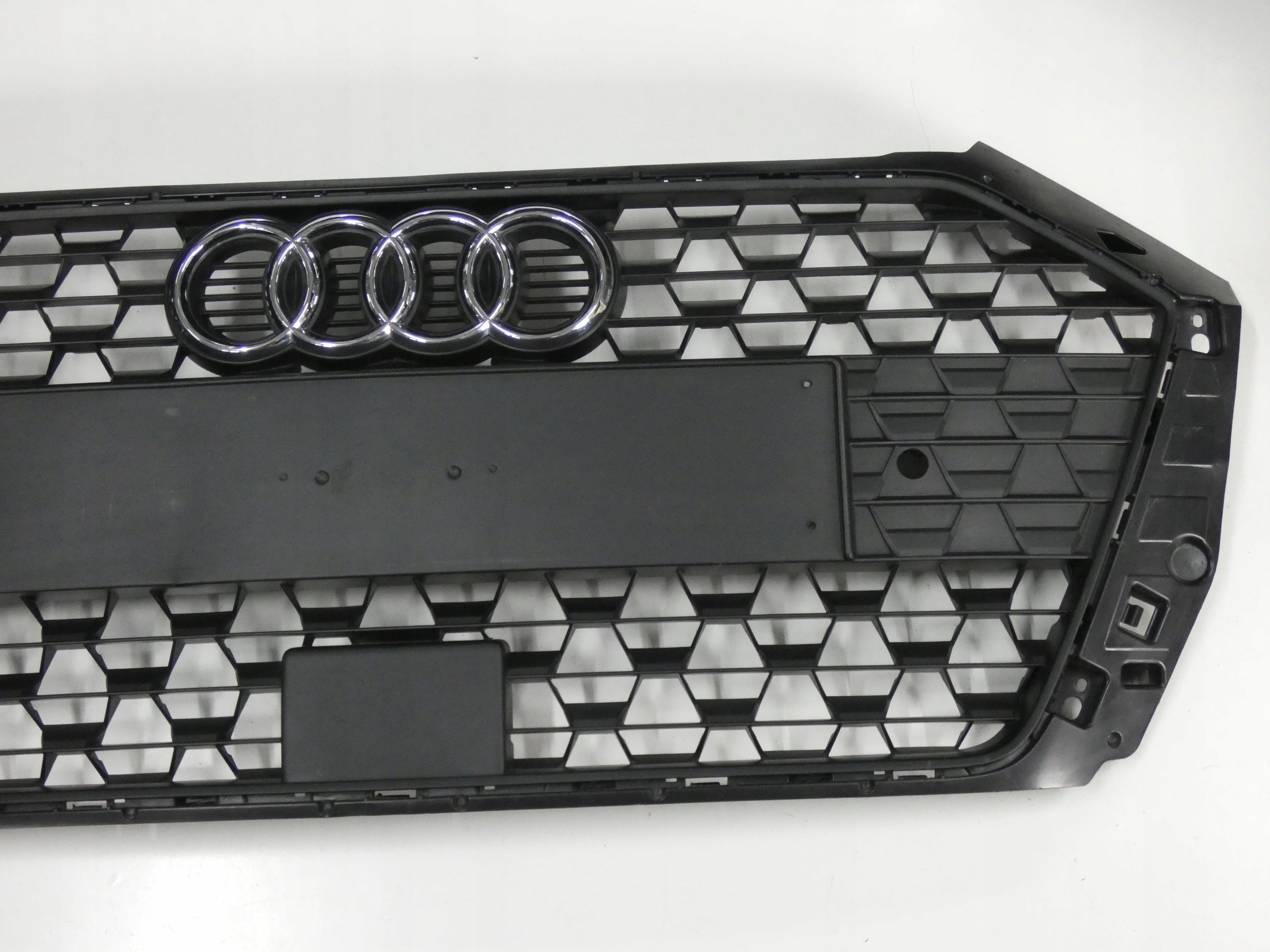 Kühlergrill Audi A8 A1 82A FRONTGRILL 82A853653AG Kühlergitter