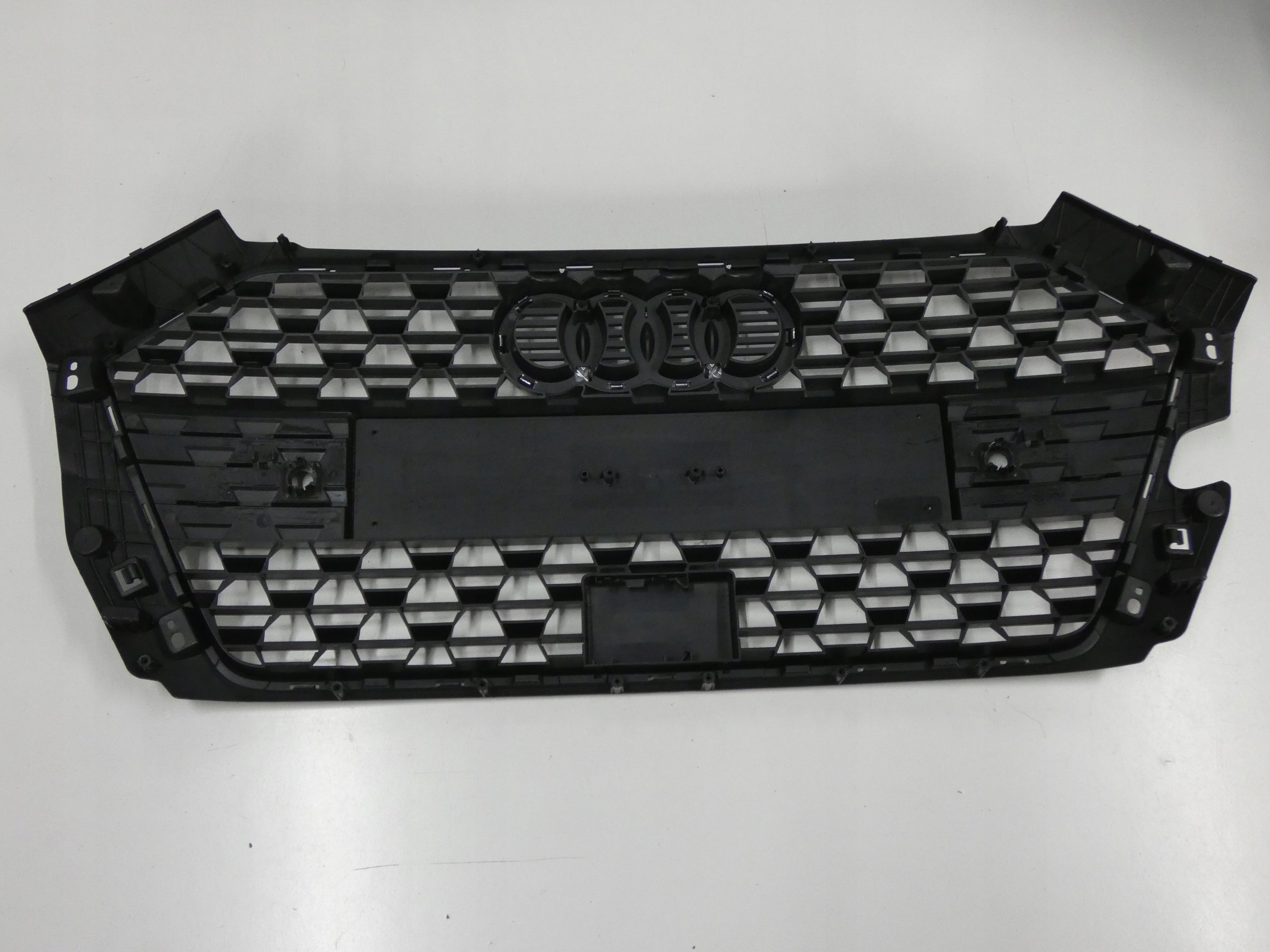 Kühlergrill Audi A8 A1 82A FRONTGRILL 82A853653AG Kühlergitter