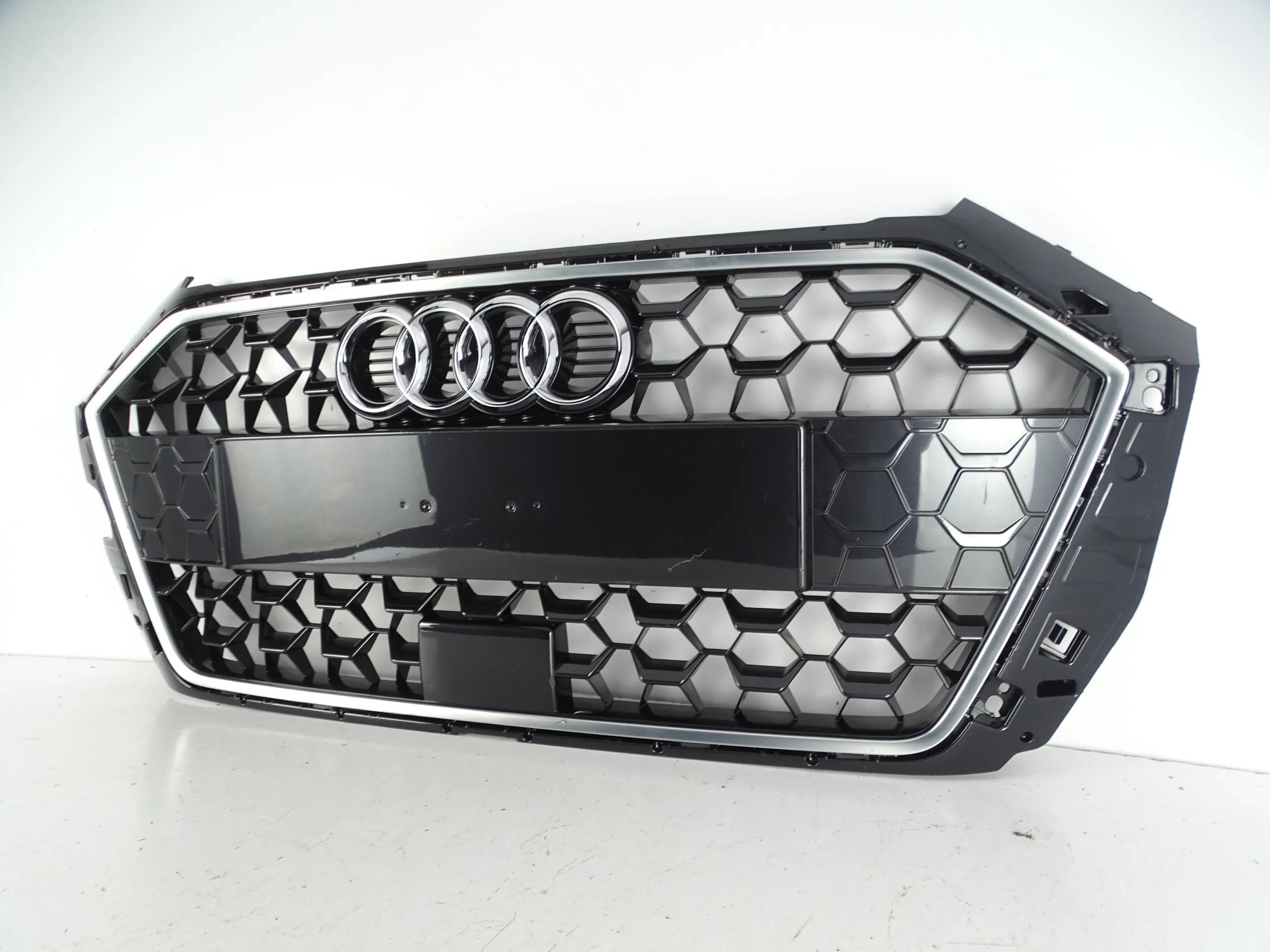 Kühlergrill Audi A8 A1 82A FRONTGRILL 82A853653B8 Kühlergitter