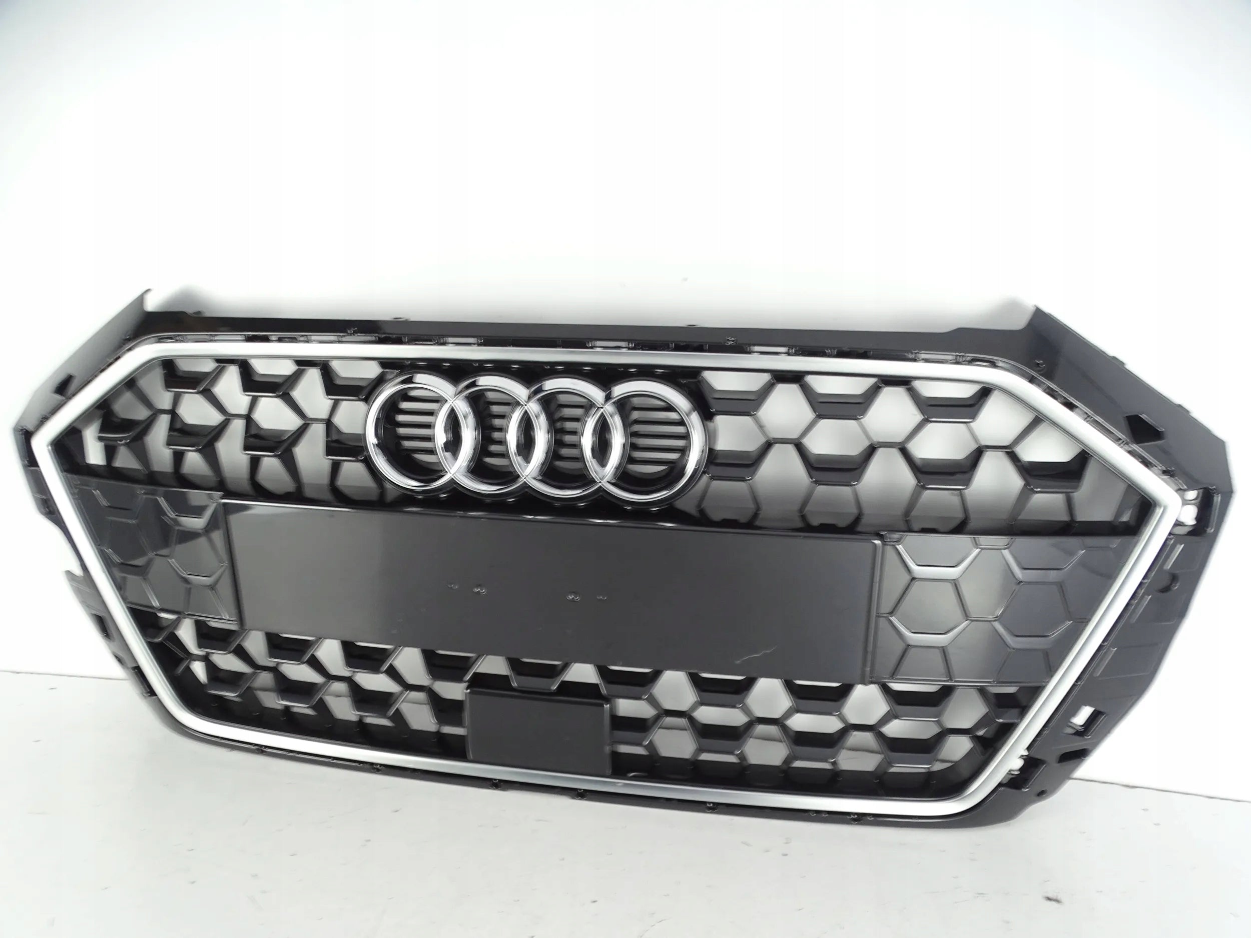 Kühlergrill Audi A8 A1 82A FRONTGRILL 82A853653B8 Kühlergitter