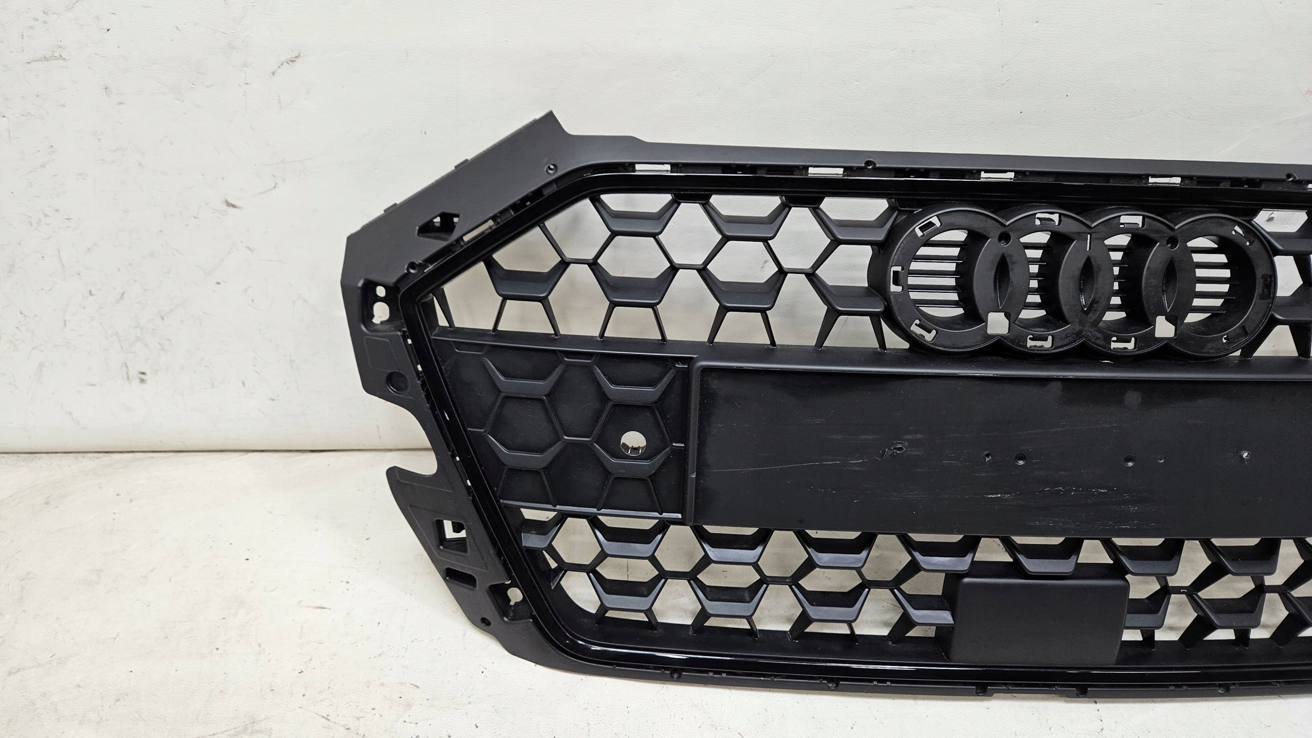 Kühlergrill Audi A8 A1 82A FRONTGRILL 82A853653BA Kühlergitter