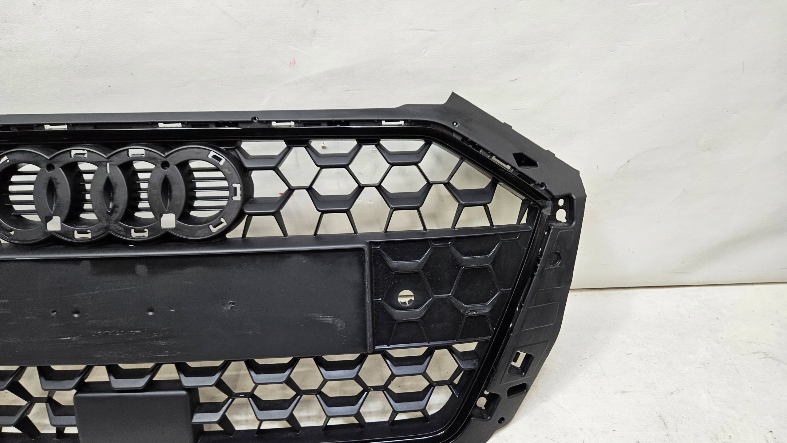 Kühlergrill Audi A8 A1 82A FRONTGRILL 82A853653BA Kühlergitter