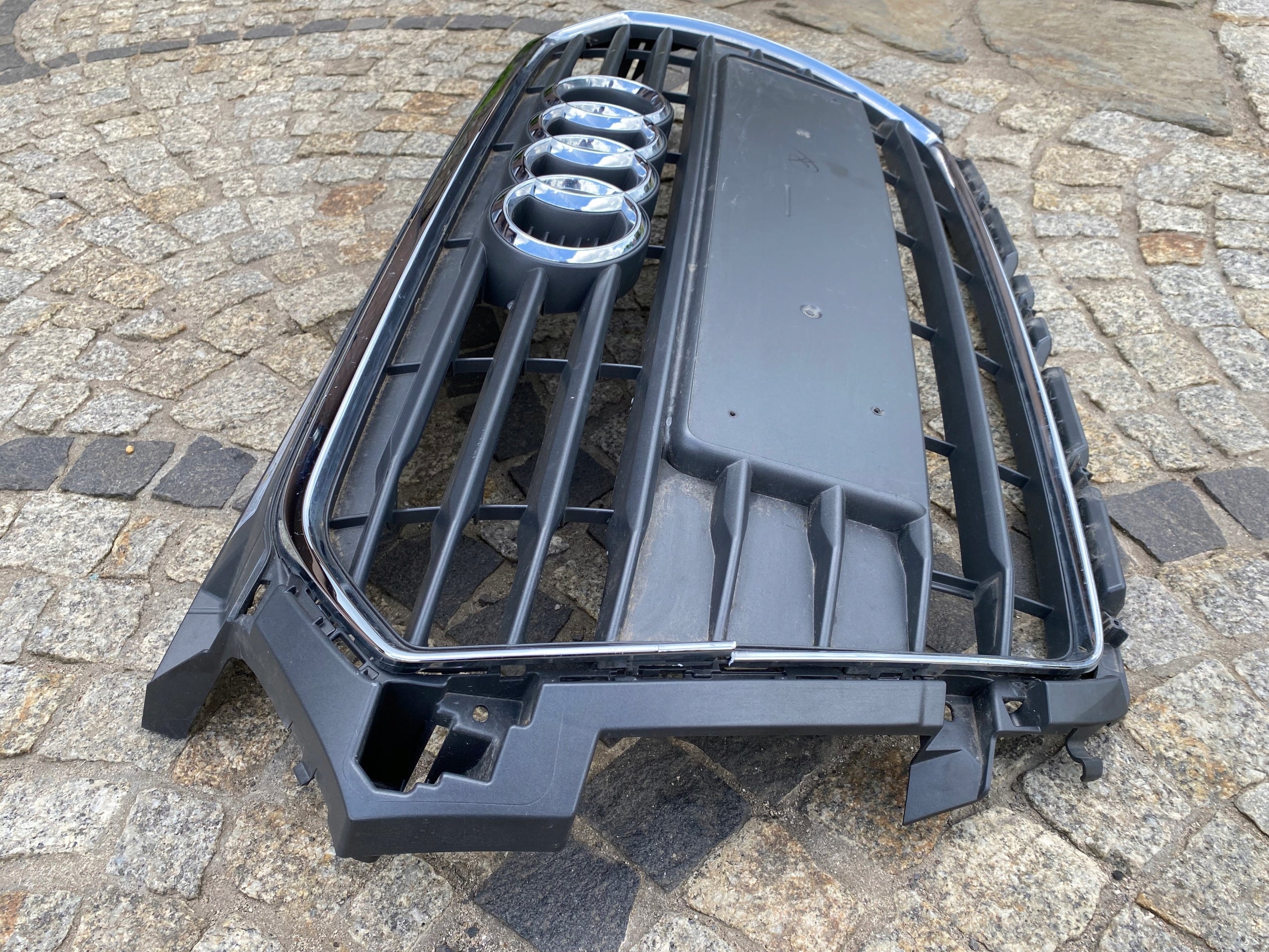 Kühlergrill Audi A1 8XA A8 FRONTGRILL 8XA853651Ba Kühlergitter