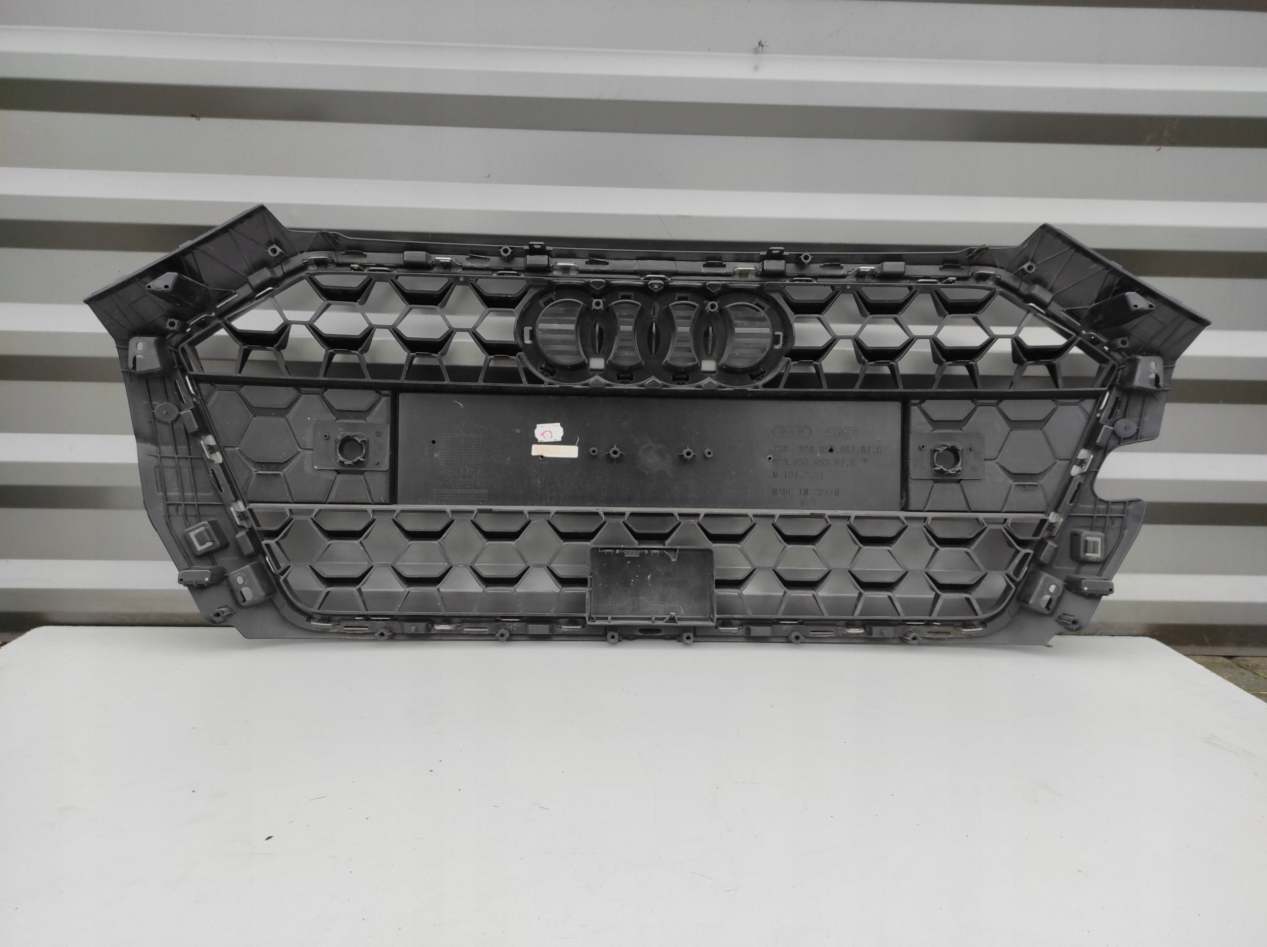 Kühlergrill Audi A8 A1 82A FRONTGRILL 82A853651AT Kühlergitter