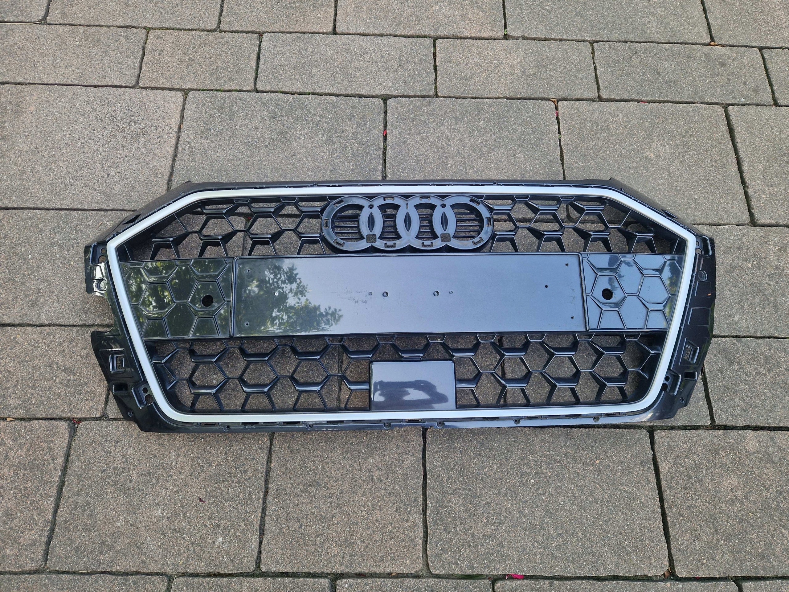 Kühlergrill Audi A1 82A A8 FRONTGRILL 82A853651BA Kühlergitter