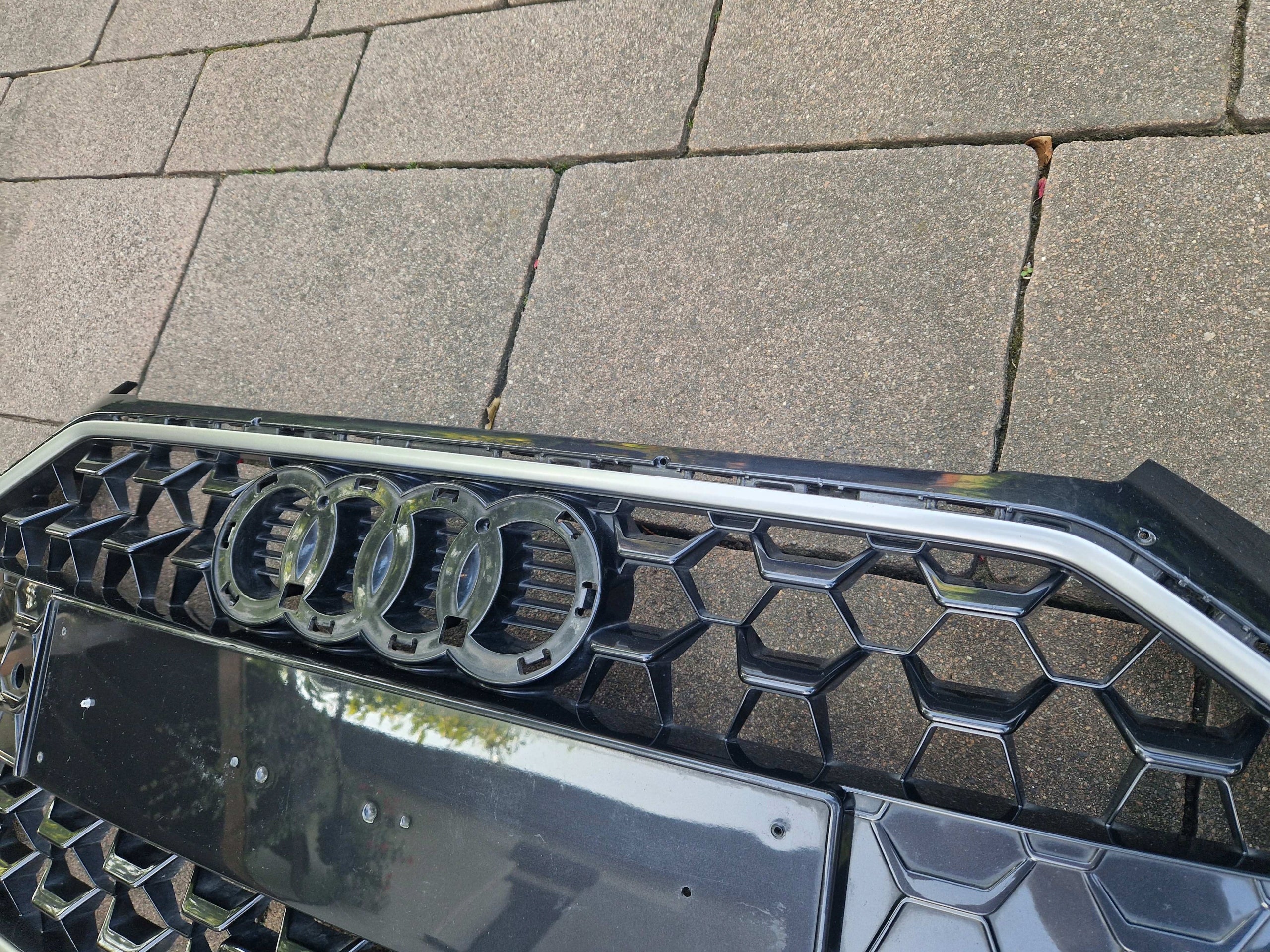 Kühlergrill Audi A1 82A A8 FRONTGRILL 82A853651BA Kühlergitter