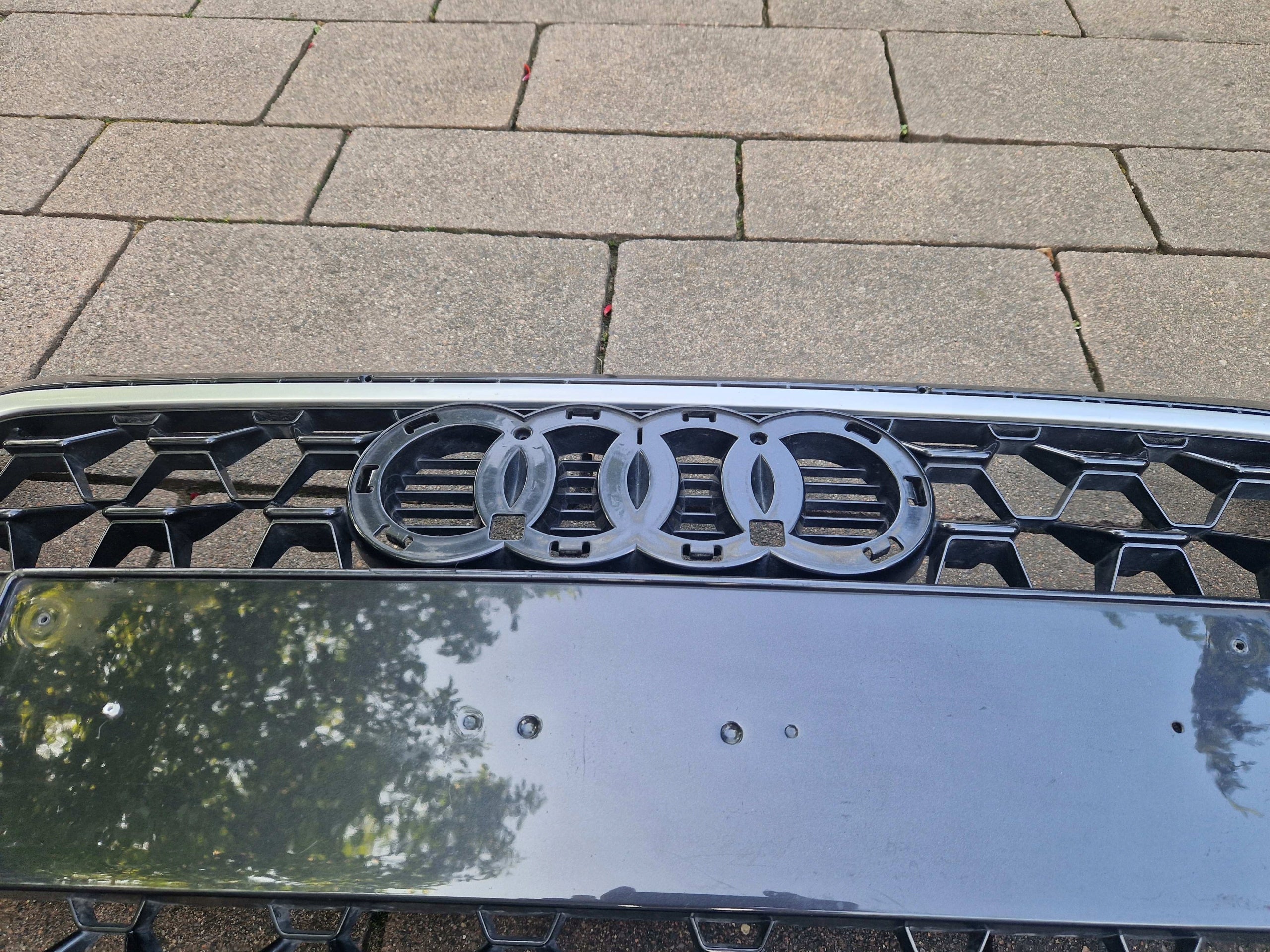 Kühlergrill Audi A1 82A A8 FRONTGRILL 82A853651BA Kühlergitter