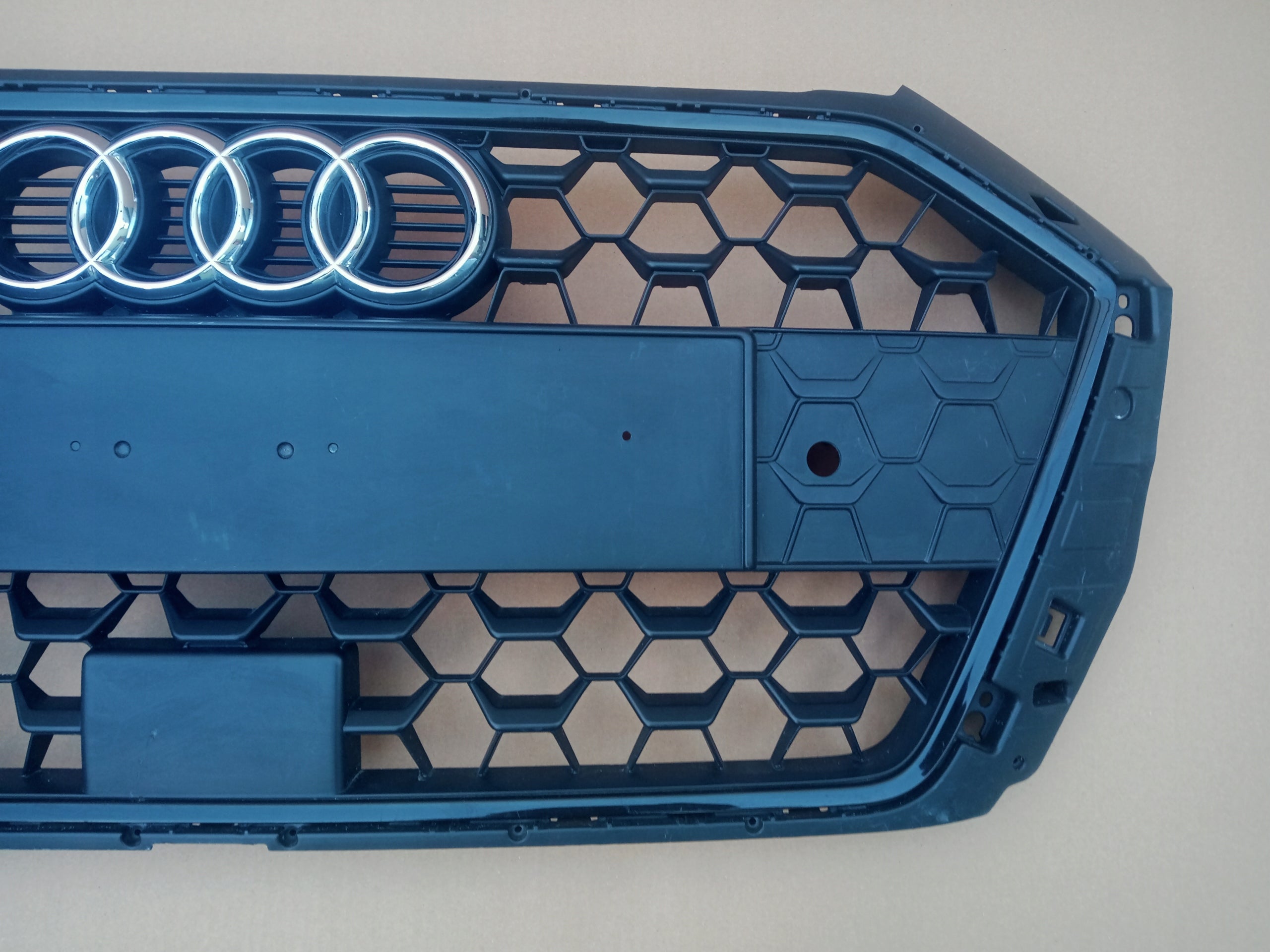 Kühlergrill Audi A8 A1 82A FRONTGRILL 82A853651B Kühlergitter